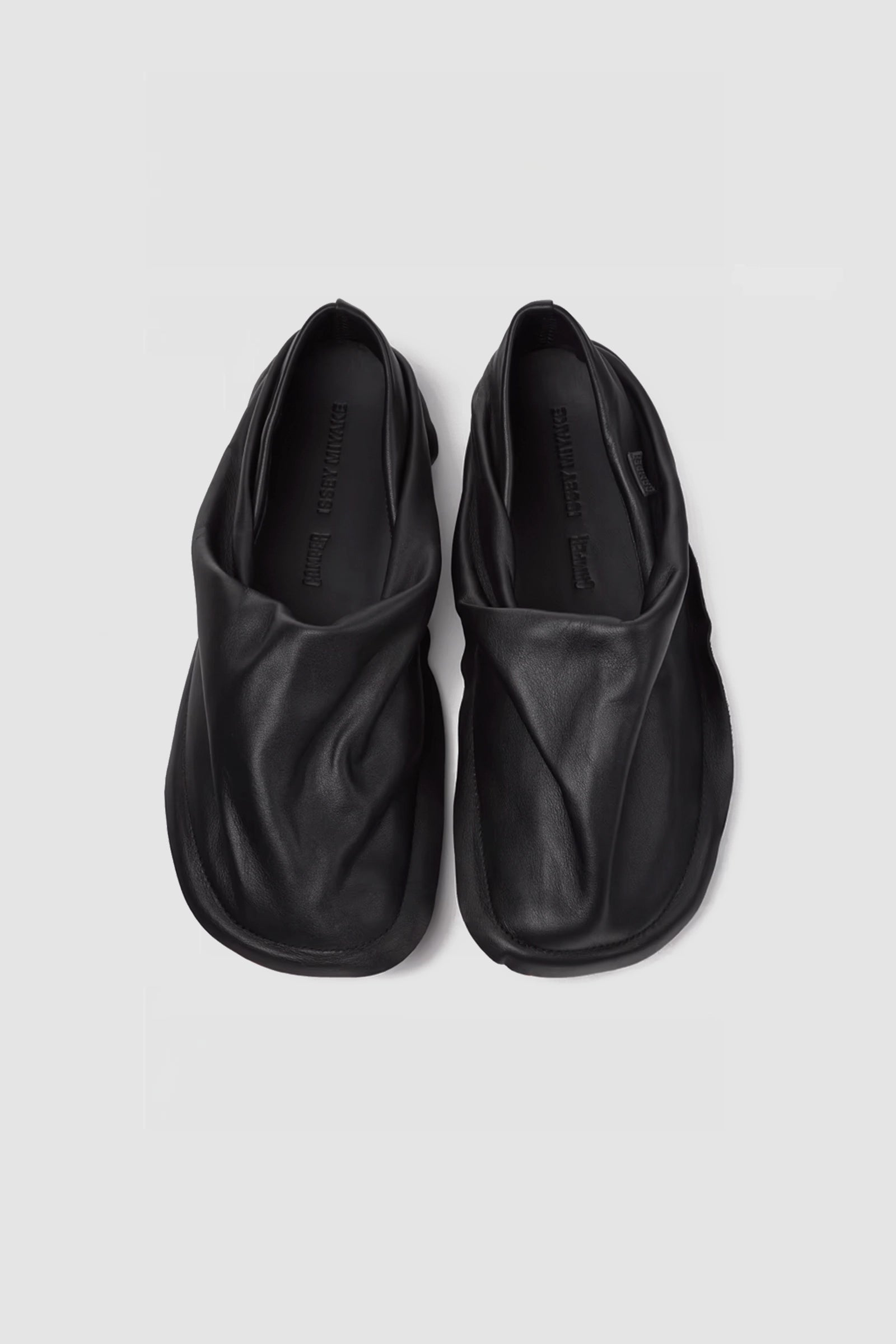 X ISSEY MIYAKE Peu Form Black_4