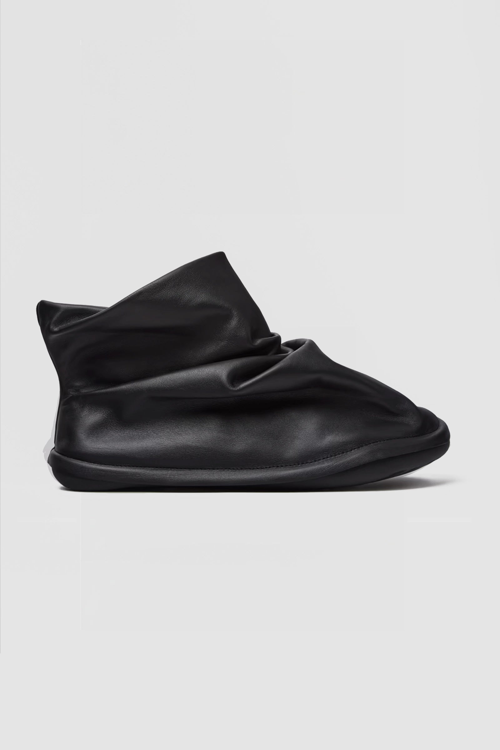 X ISSEY MIYAKE Peu Form Boots Black