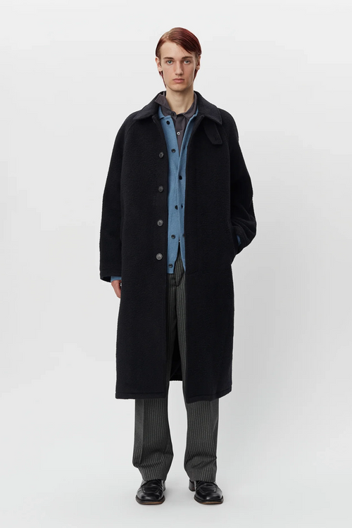 SPORTIVO STORE_Installation Coat Black Fuzz