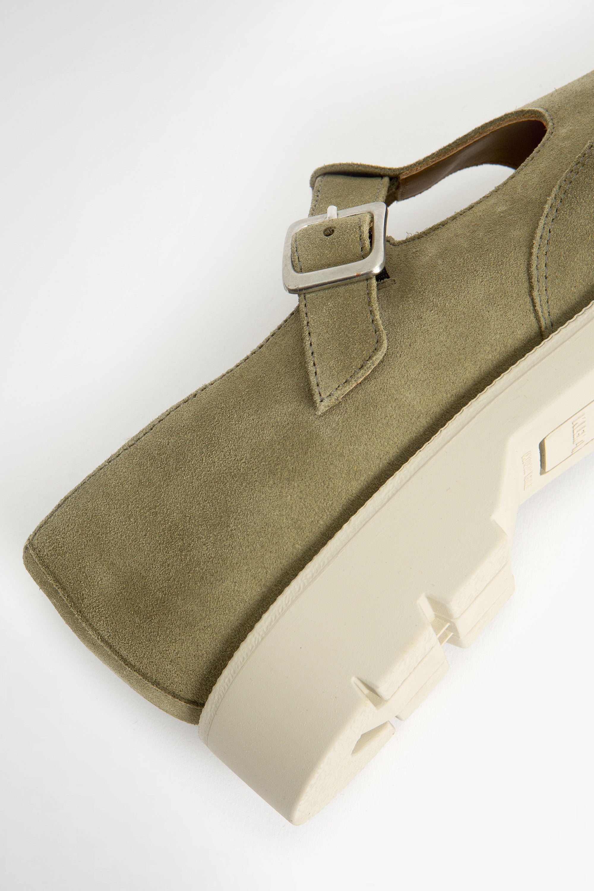 Ferry V Olive_4