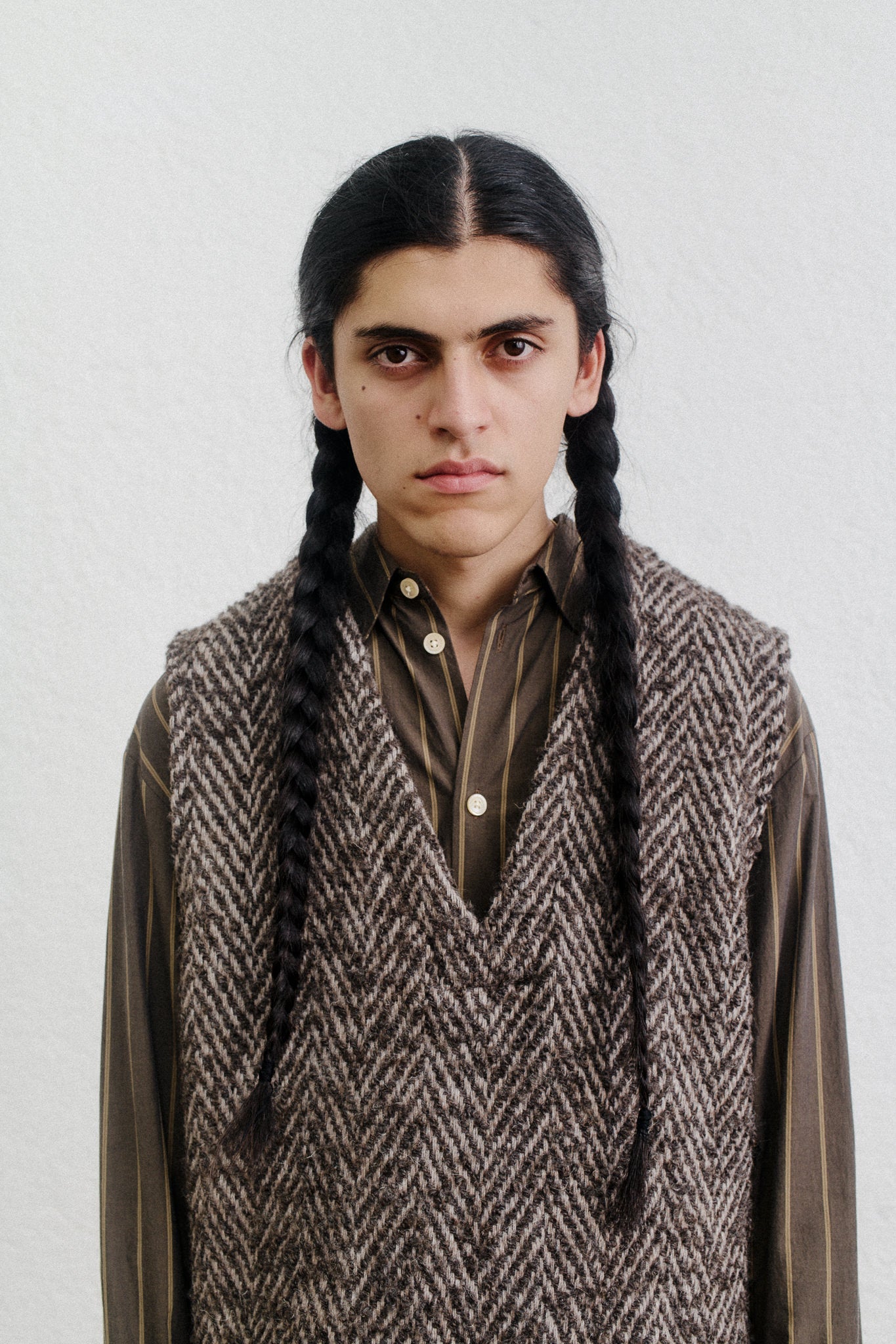 Ayavi Vest Bold Brown Herringbone_5