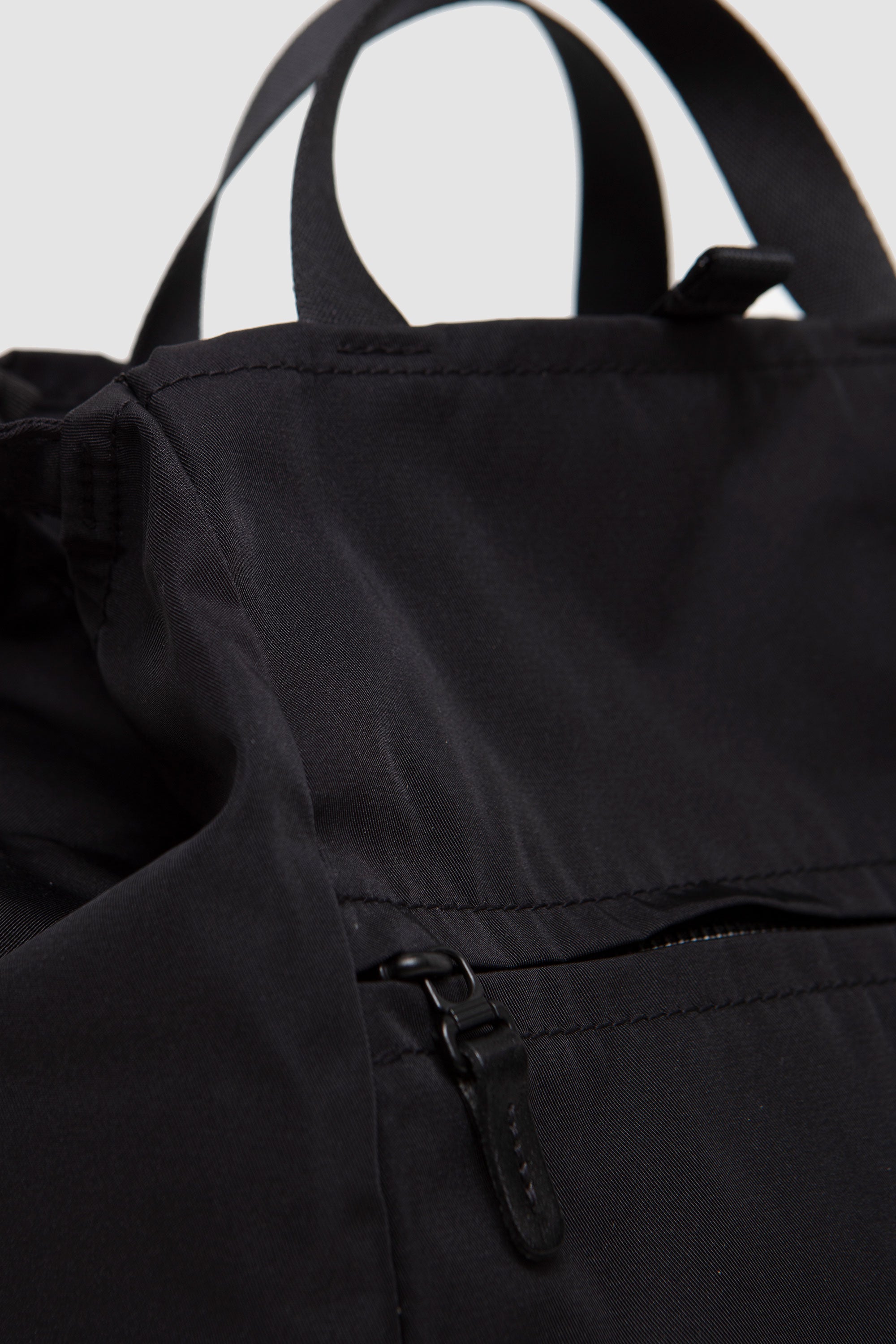 Gabardine Zippy Tote (M) Black_2