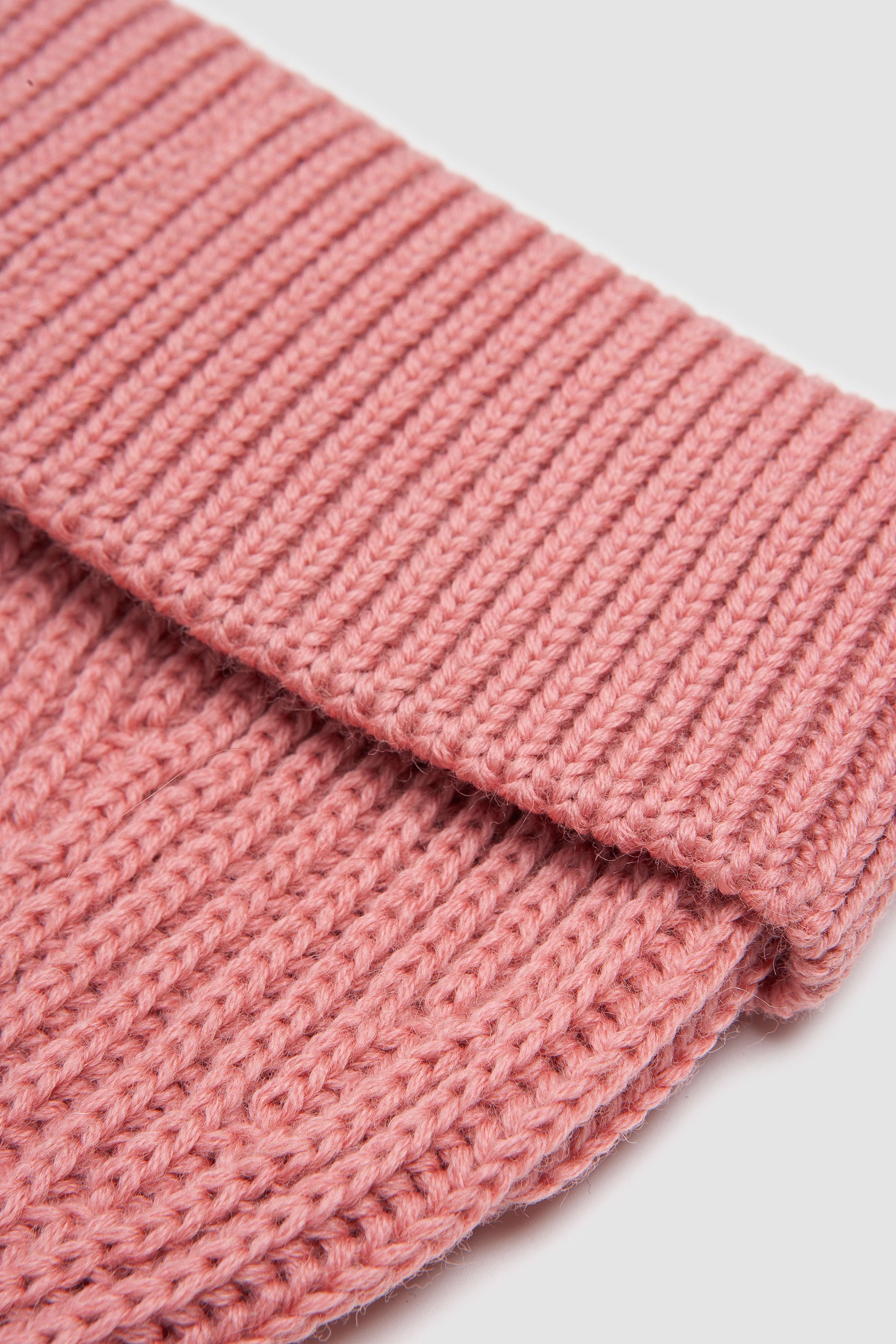 Beanie Short Lyserod