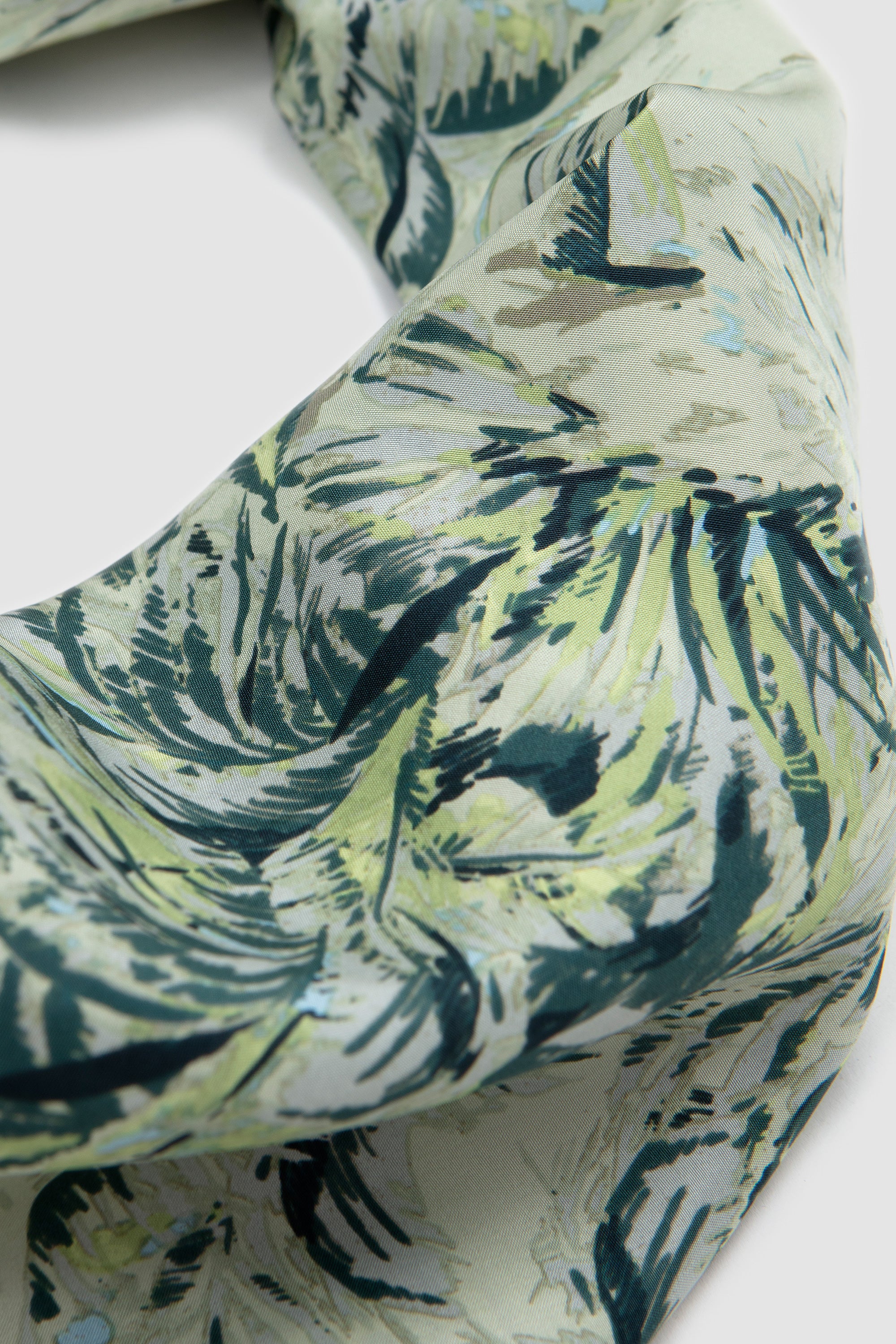 Painted airy Silk Scarf (L) Pale Green_4