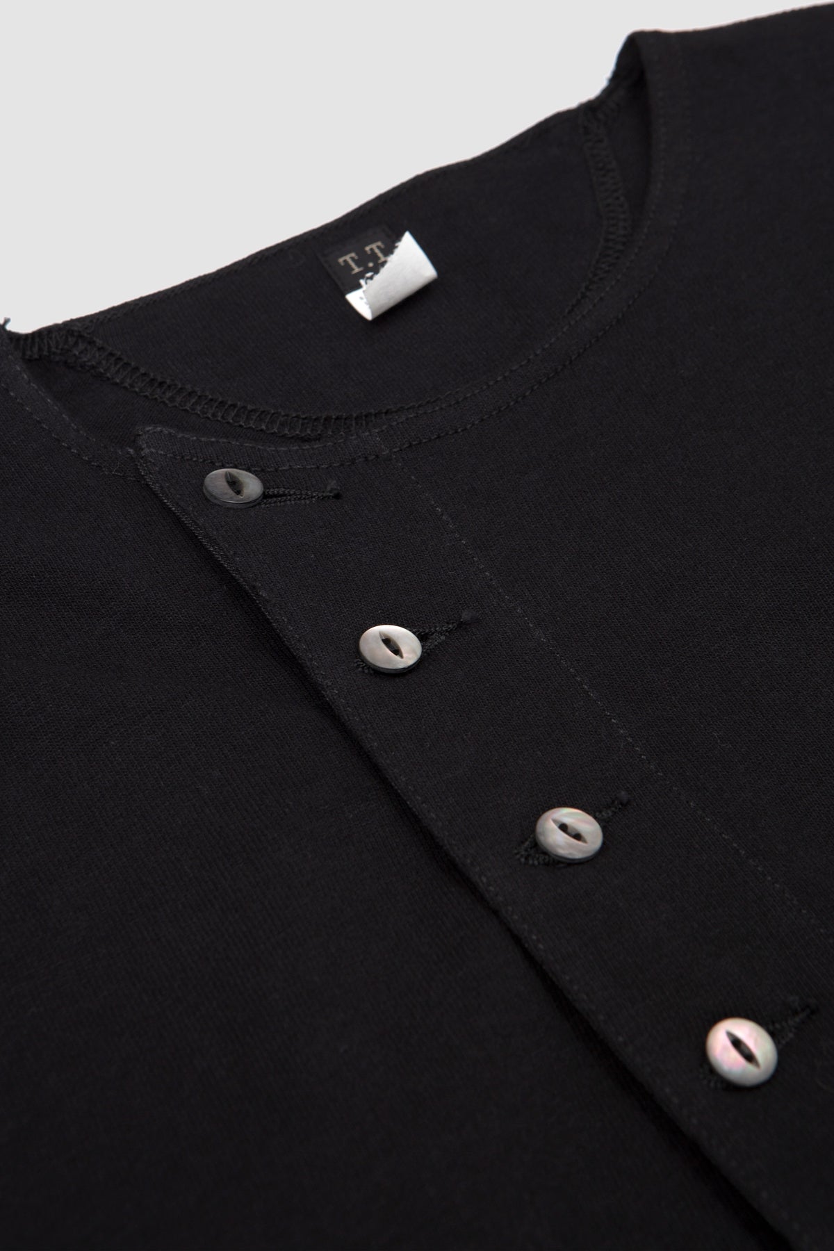 Lot. 618 Side Henry Neck Black