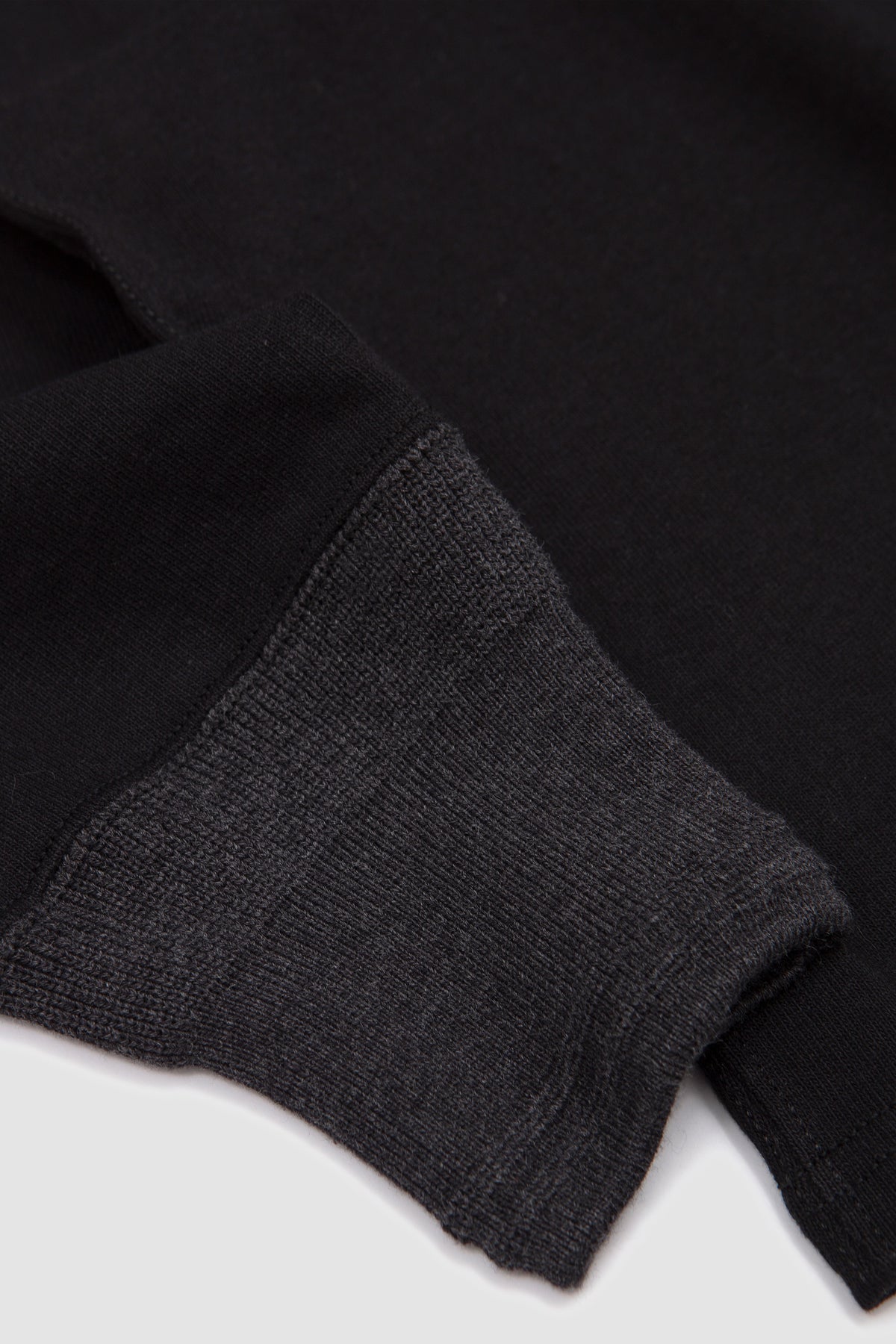Lot. 618 Side Henry Neck Black
