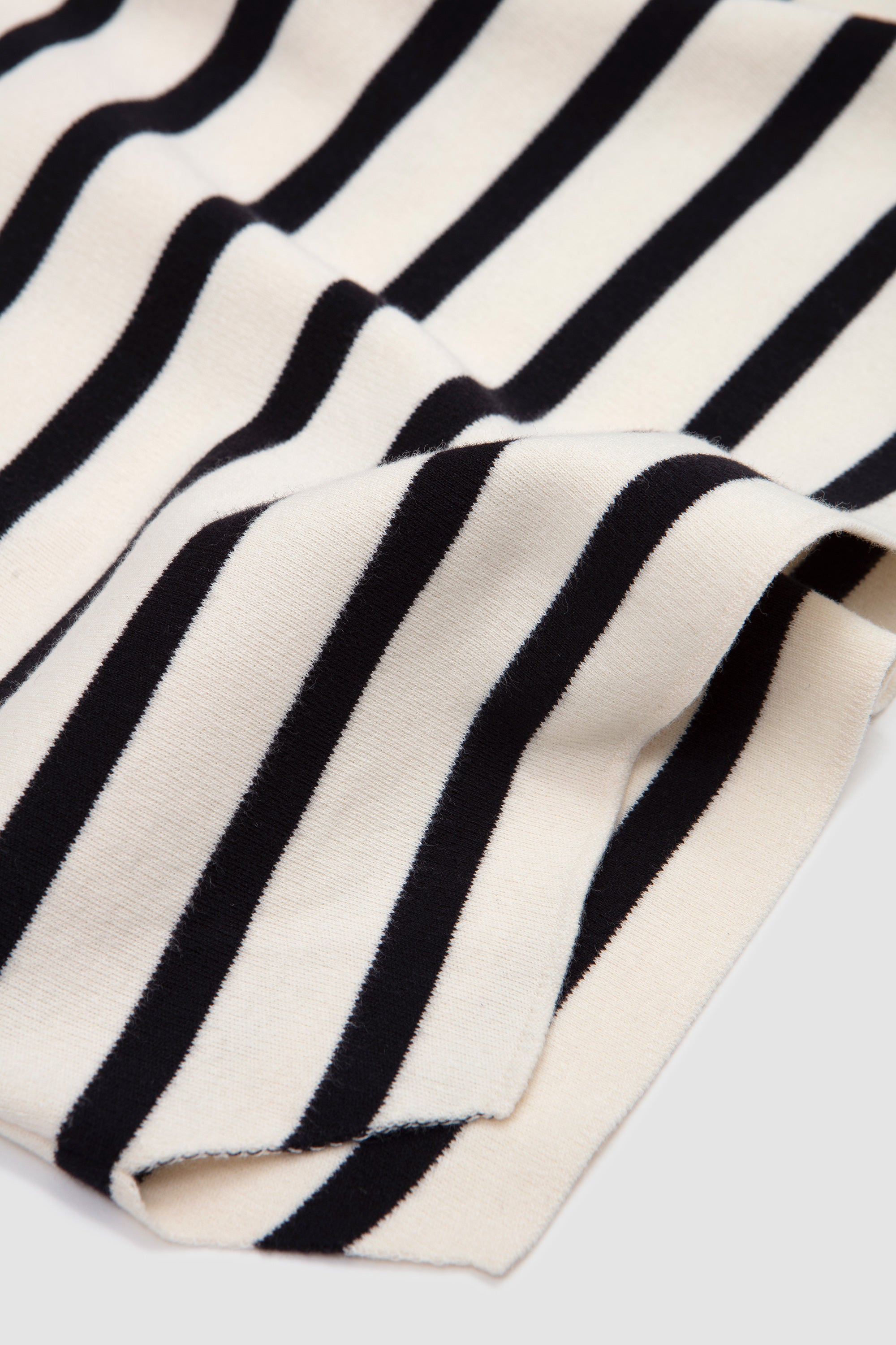 32G Smooth Knit T-Shirt Ivory/ Black