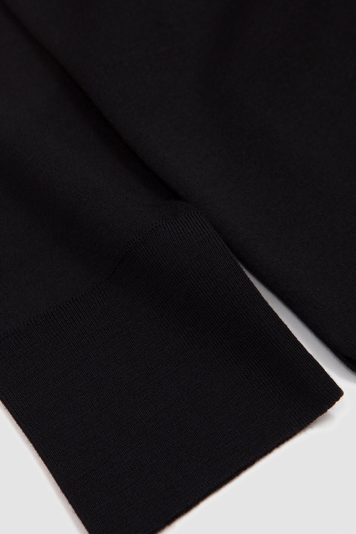 32G Smooth Wool Henry Neck Black_3