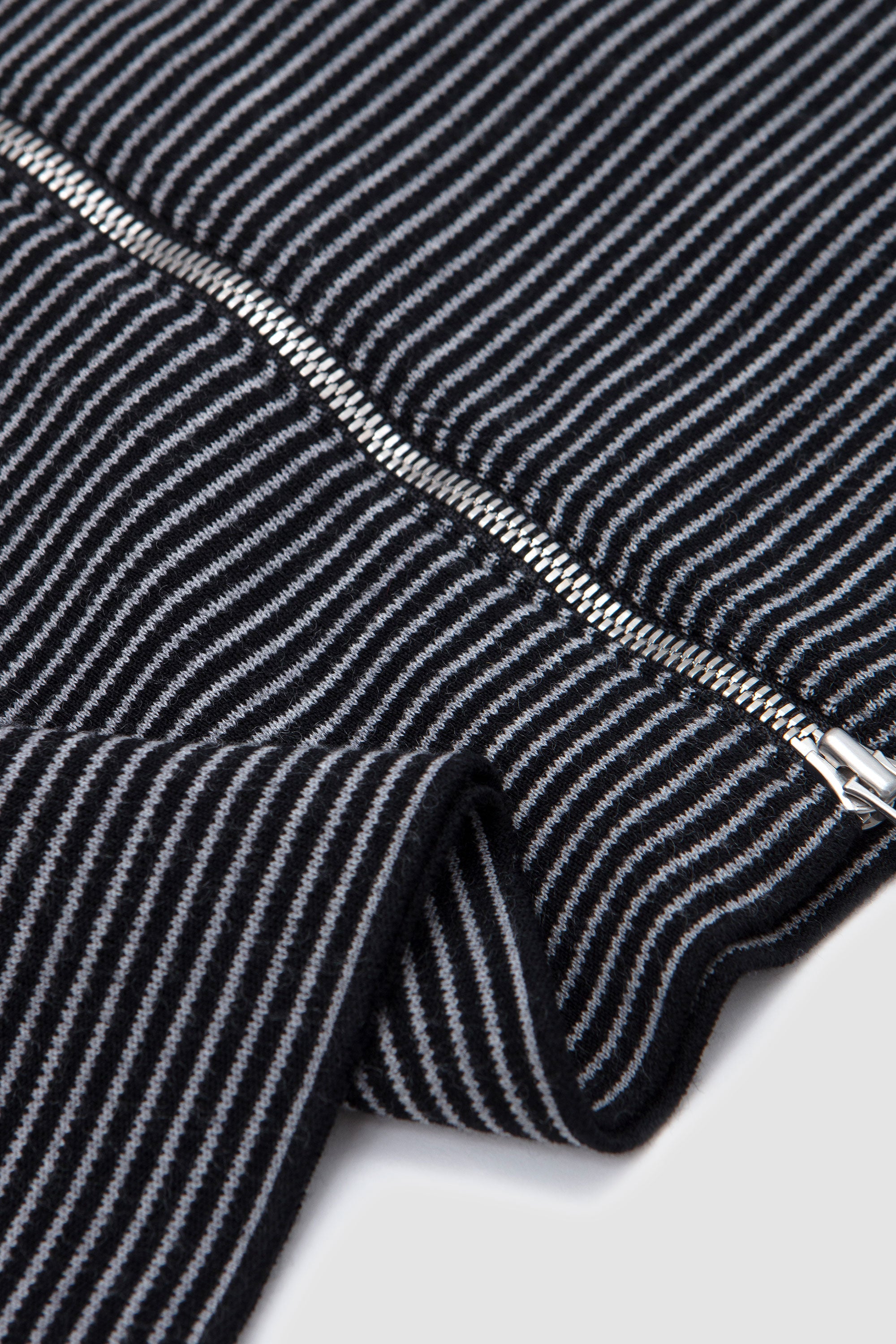 35G Wool Smooth Polo Zip Cardigan Black/ Grey