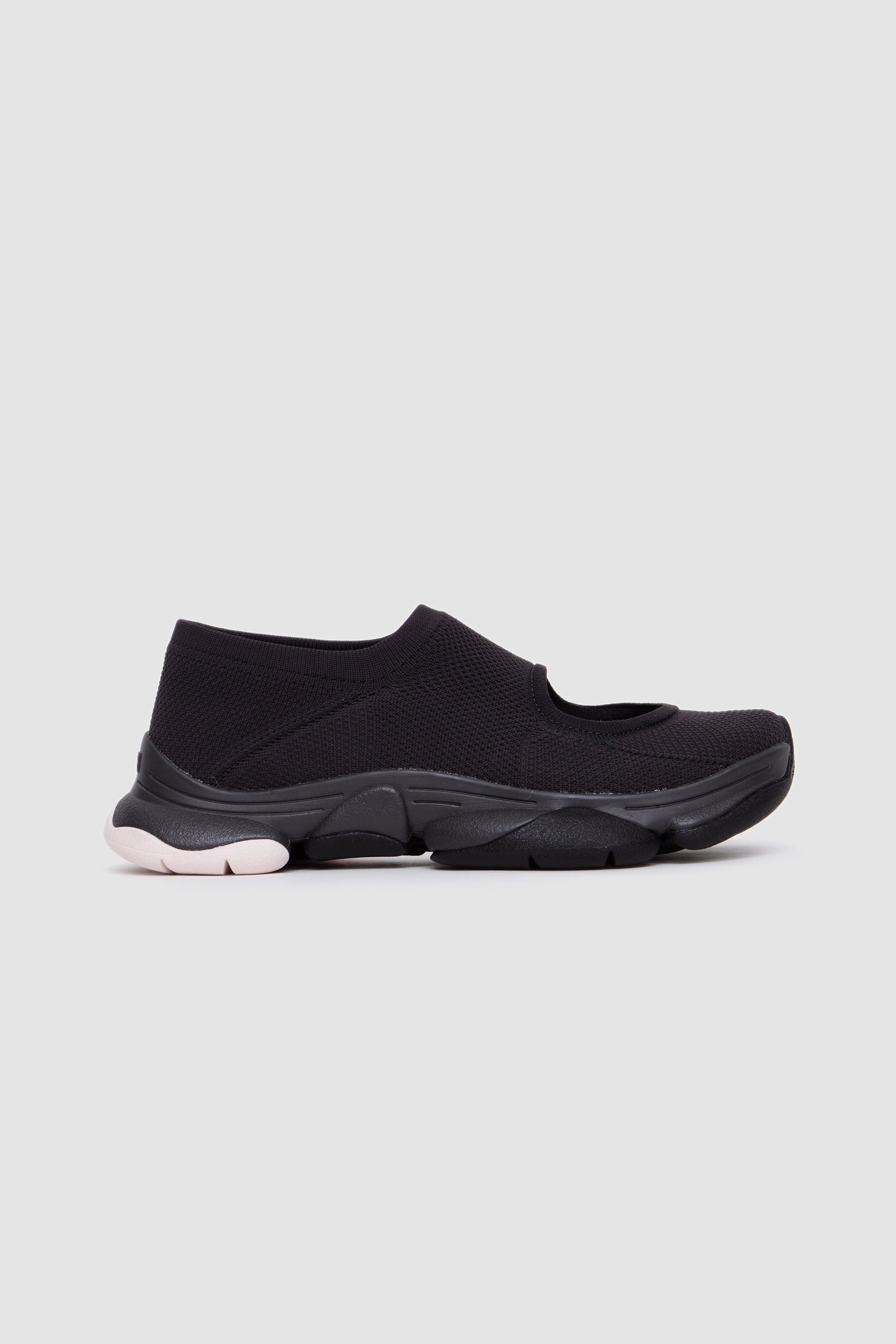 X ISSEY MIYAKE Karst Finch Black_1