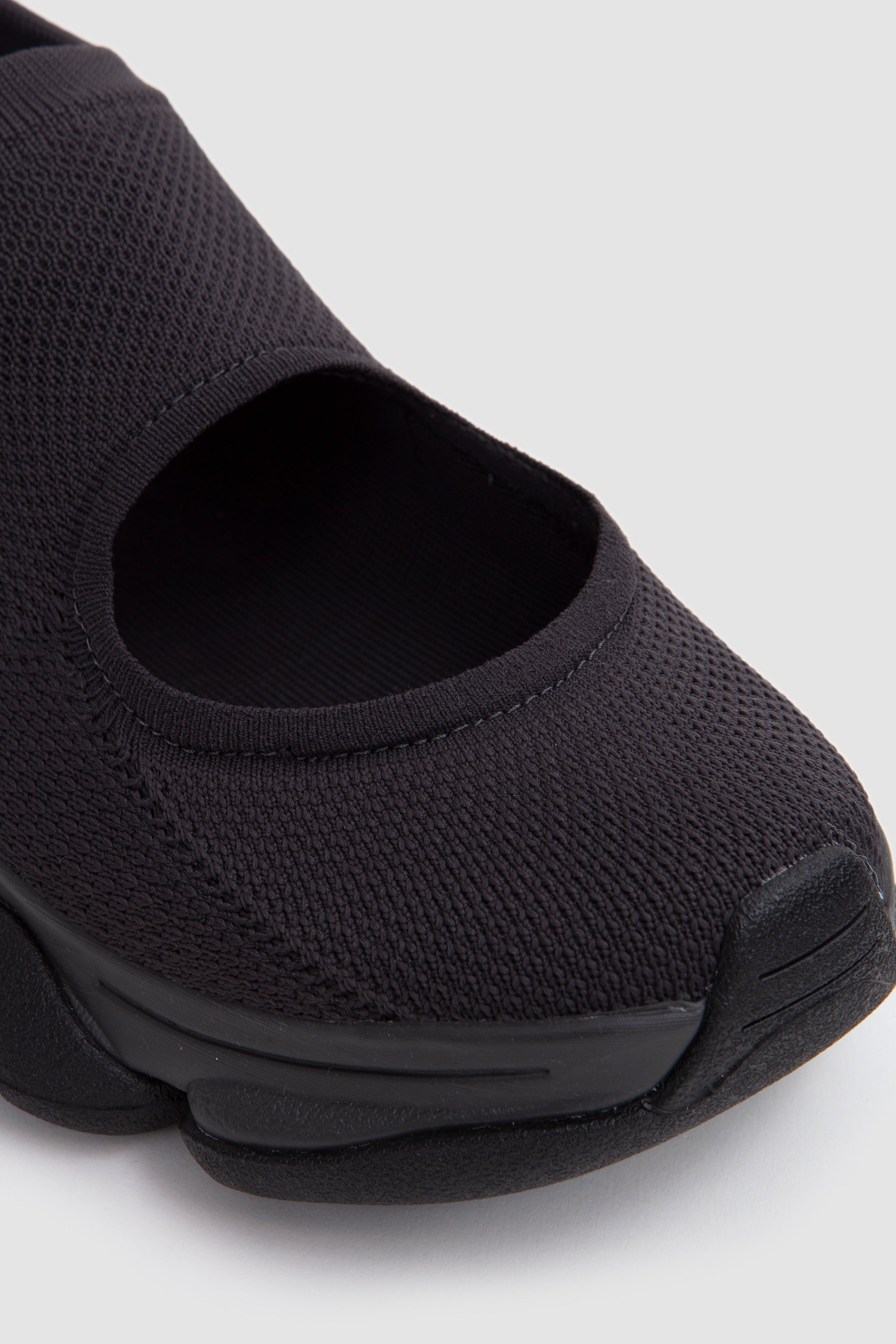 X ISSEY MIYAKE Karst Finch Black_7