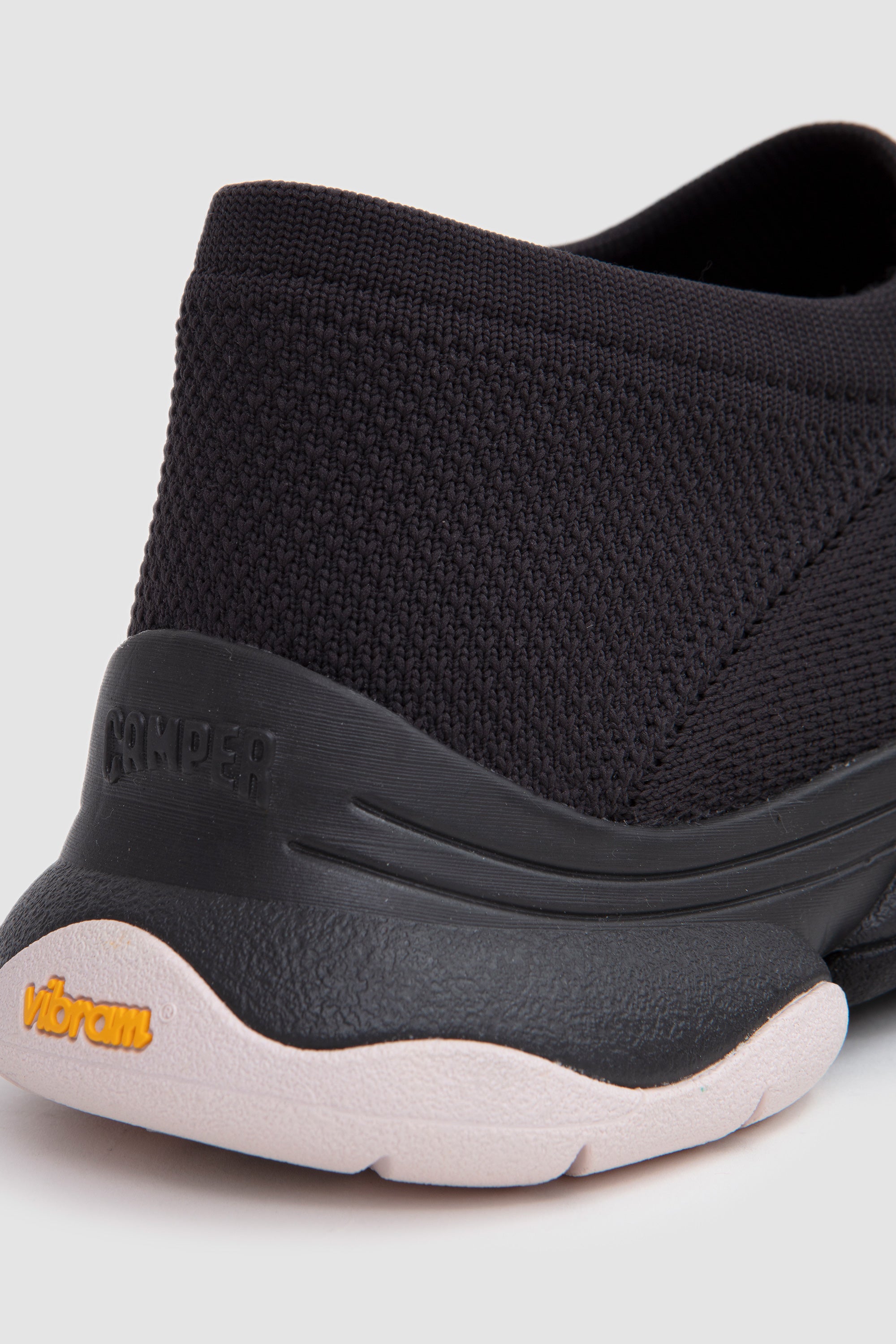X ISSEY MIYAKE Karst Finch Black_8