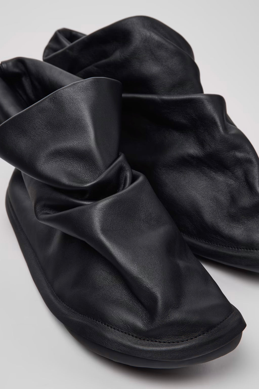 X ISSEY MIYAKE Peu Form Boots Black_3