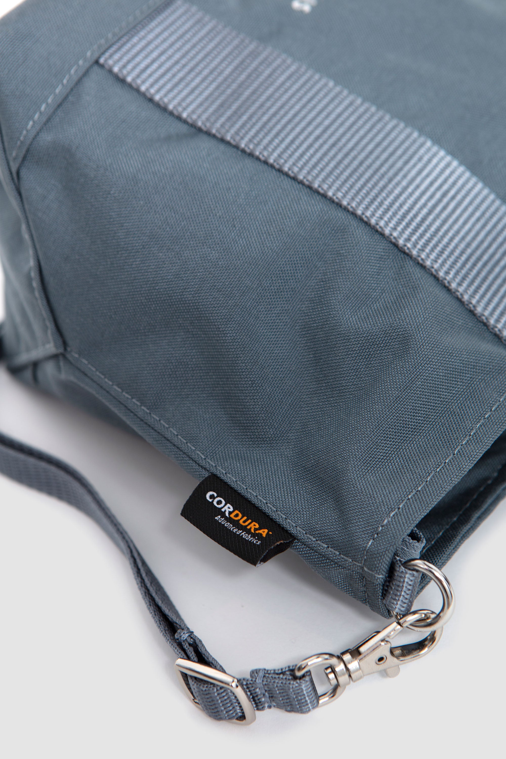 Le-Marais Dark Blue/ White