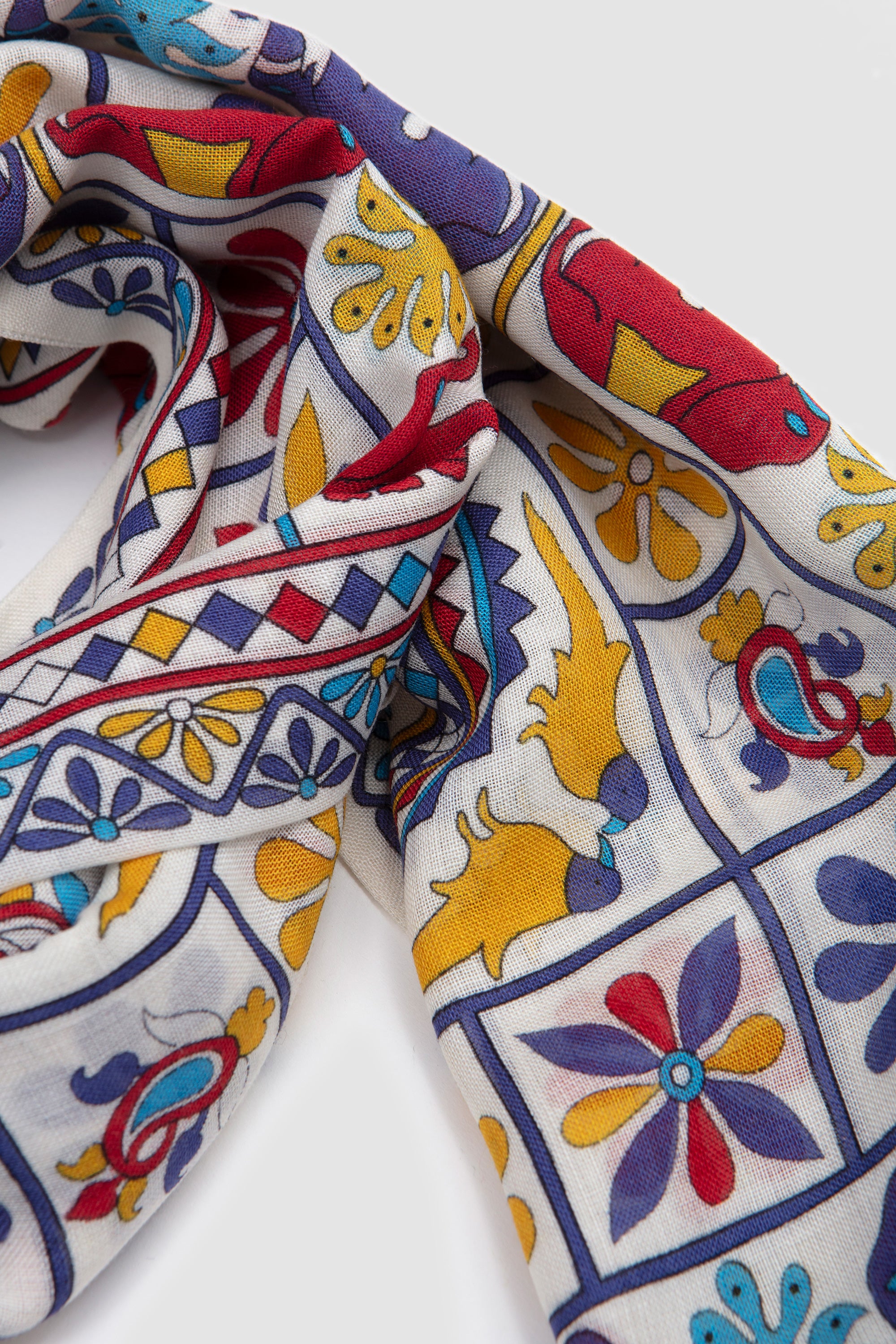 Elephants and Flowers Print Scarf Ecru_4