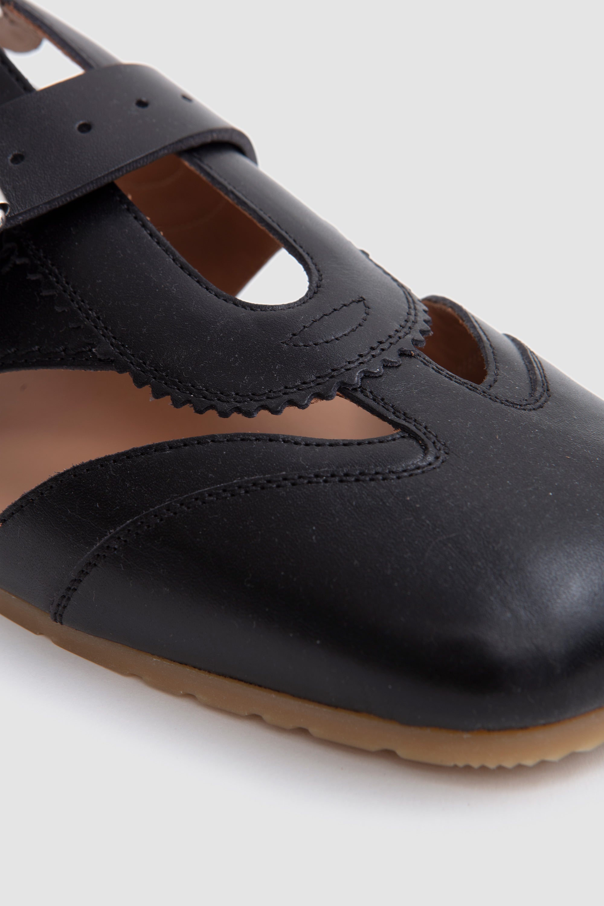 Cut Out Sneakers Black_5
