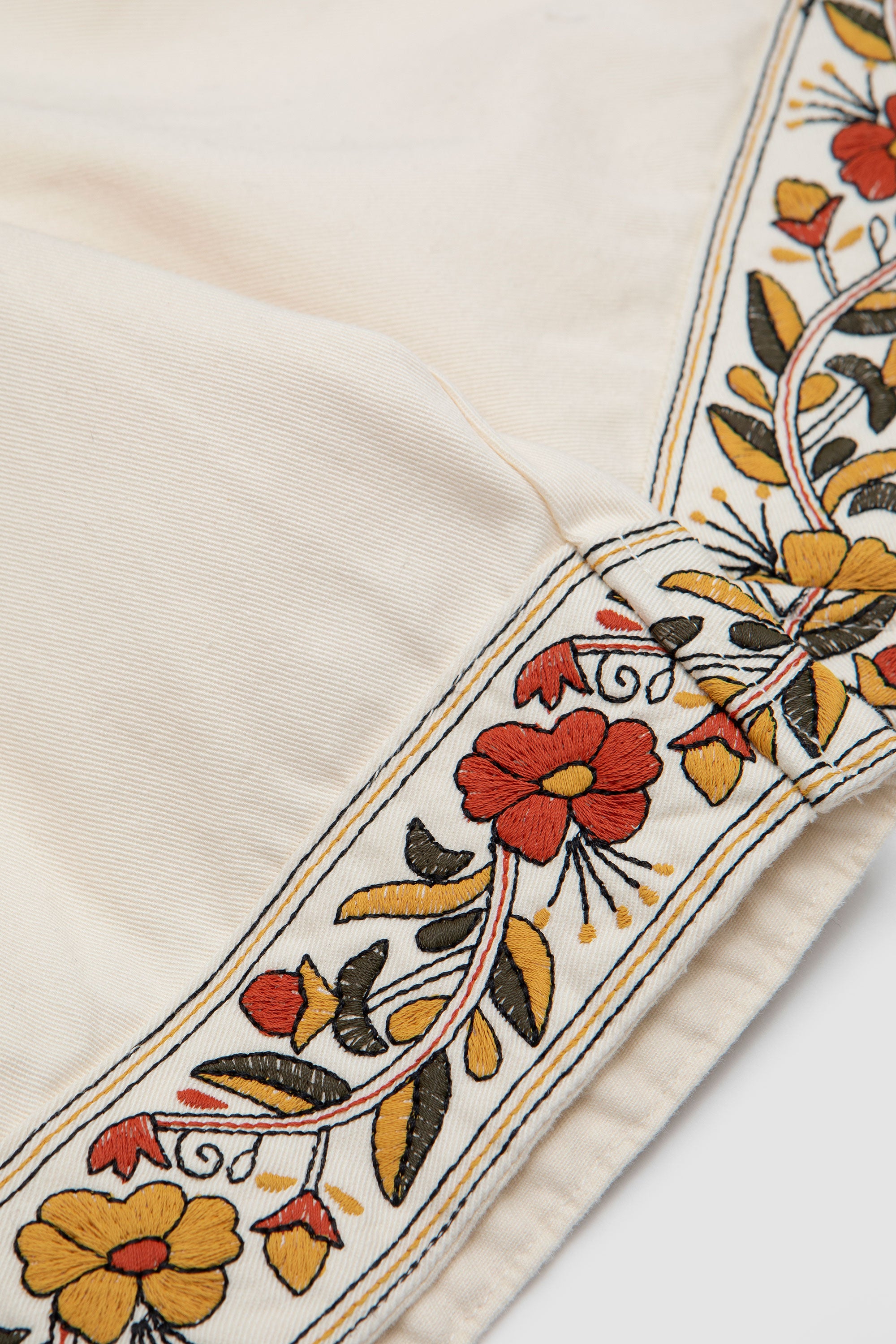 Kantha Floral Work Shorts Cream_2