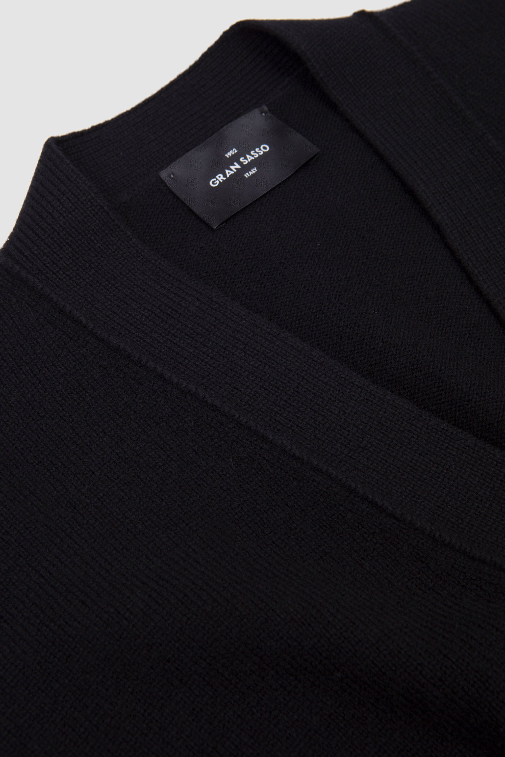 Super Geelong V Cardigan Black