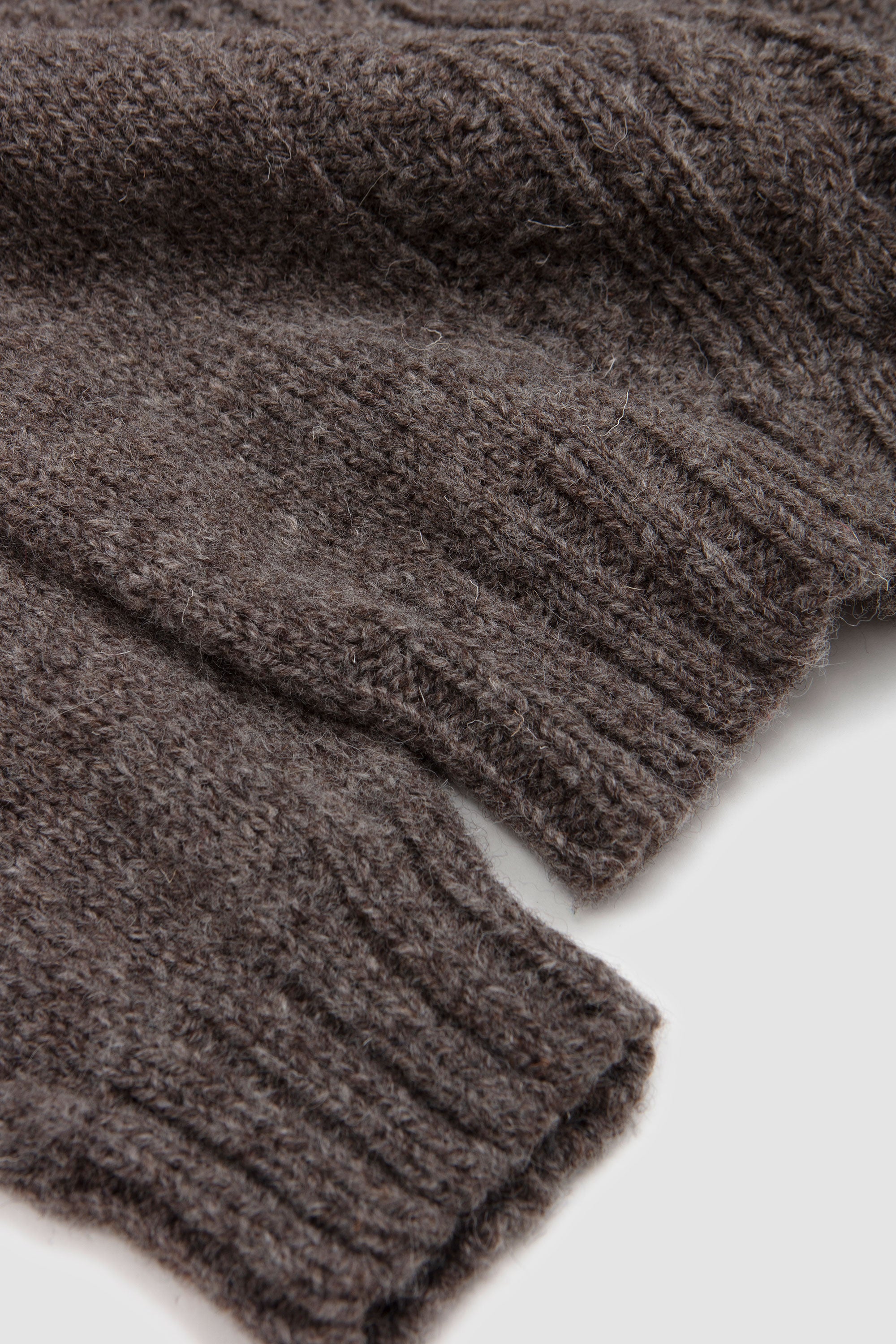 Crew Sweater with Cable Design Hebridean_3