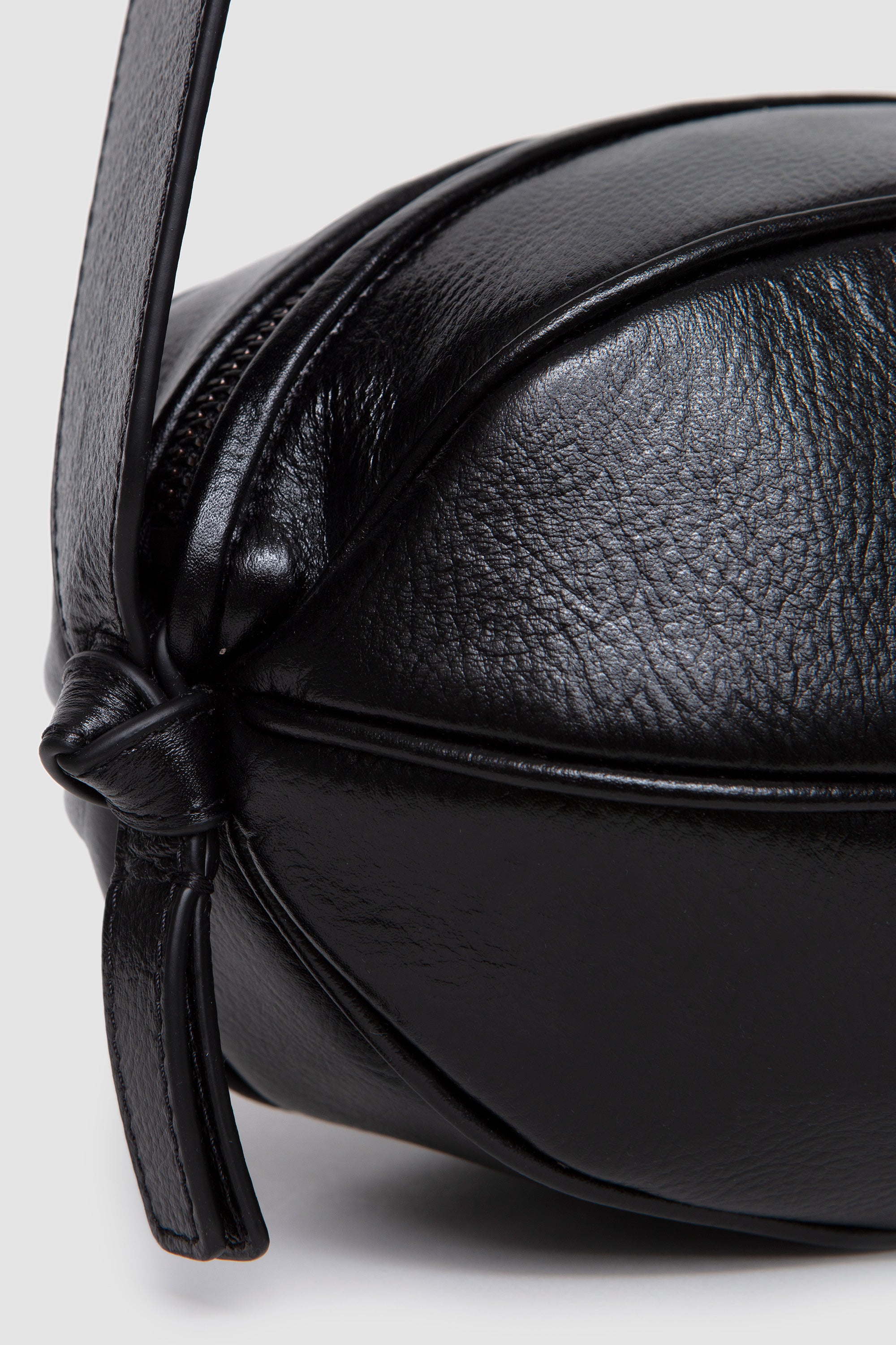 Boya L Distressed Black