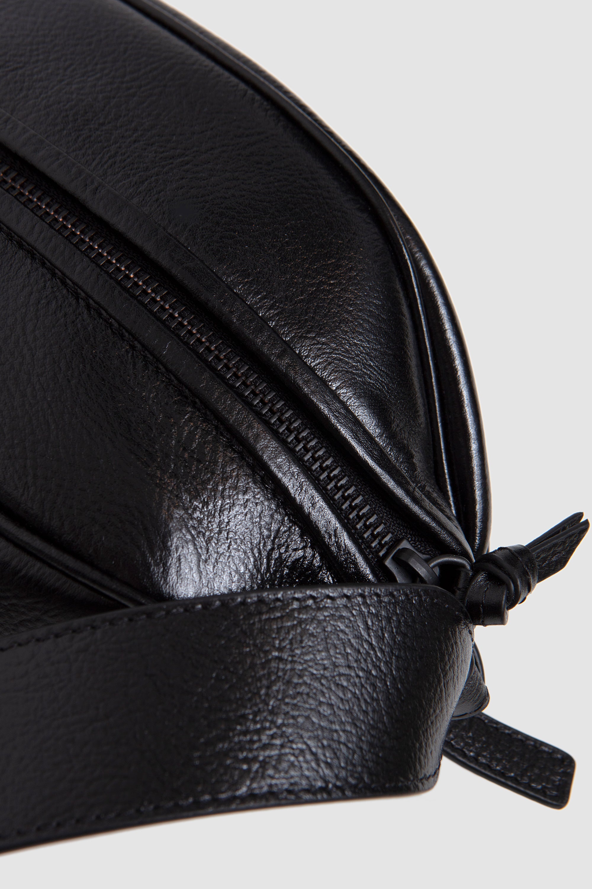 Boya L Distressed Black