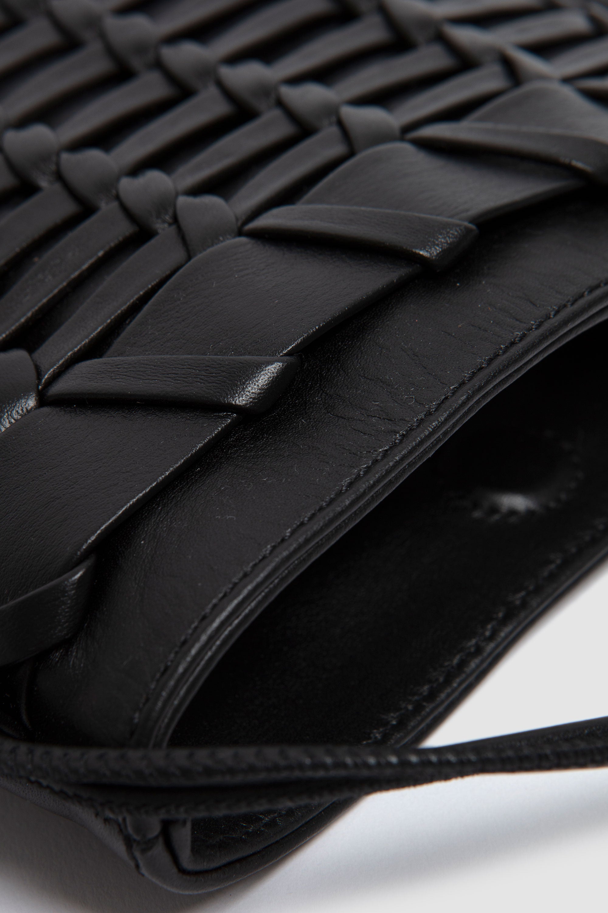 Trena Flat Square Crossbody Bag Black_3