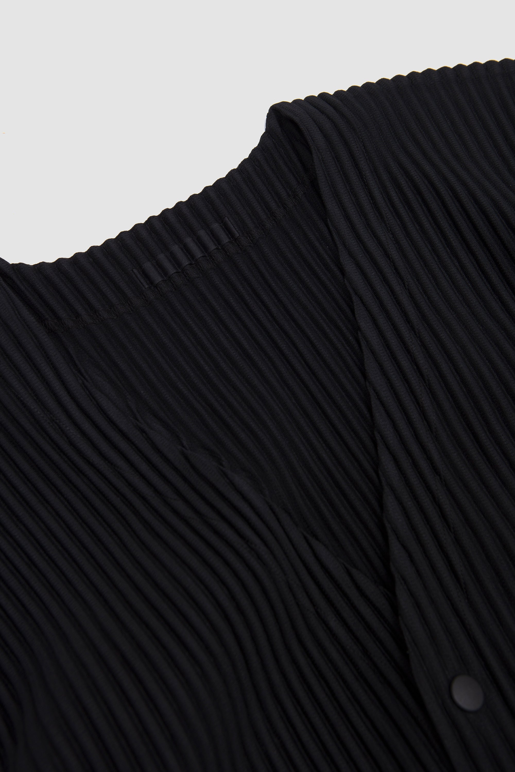 Basics V-Neck Shirt Black_2