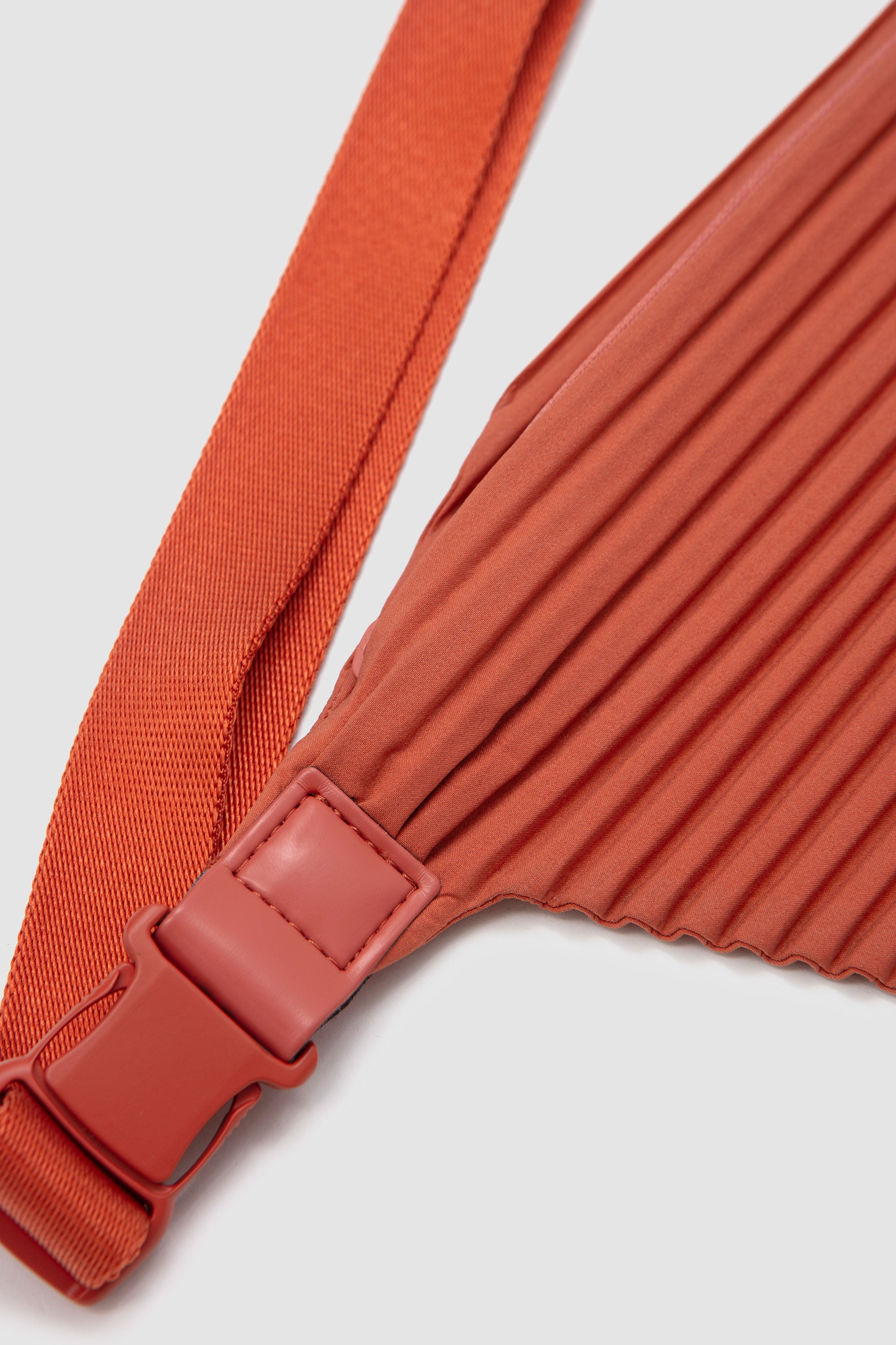 Pleats Slim Bag Shade Vermillon_2