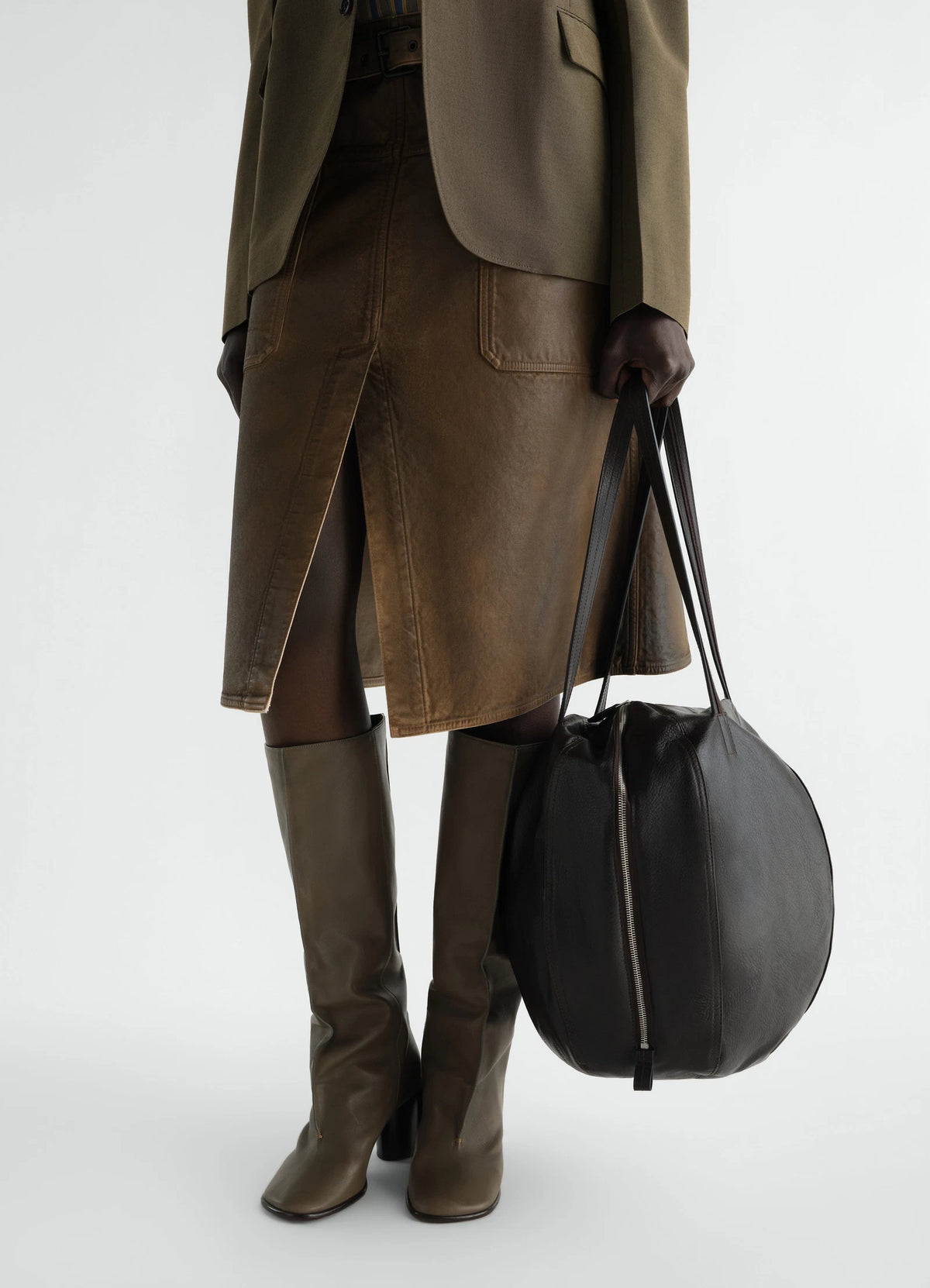 Helmet Hobo Bag Dark Chocolate_2