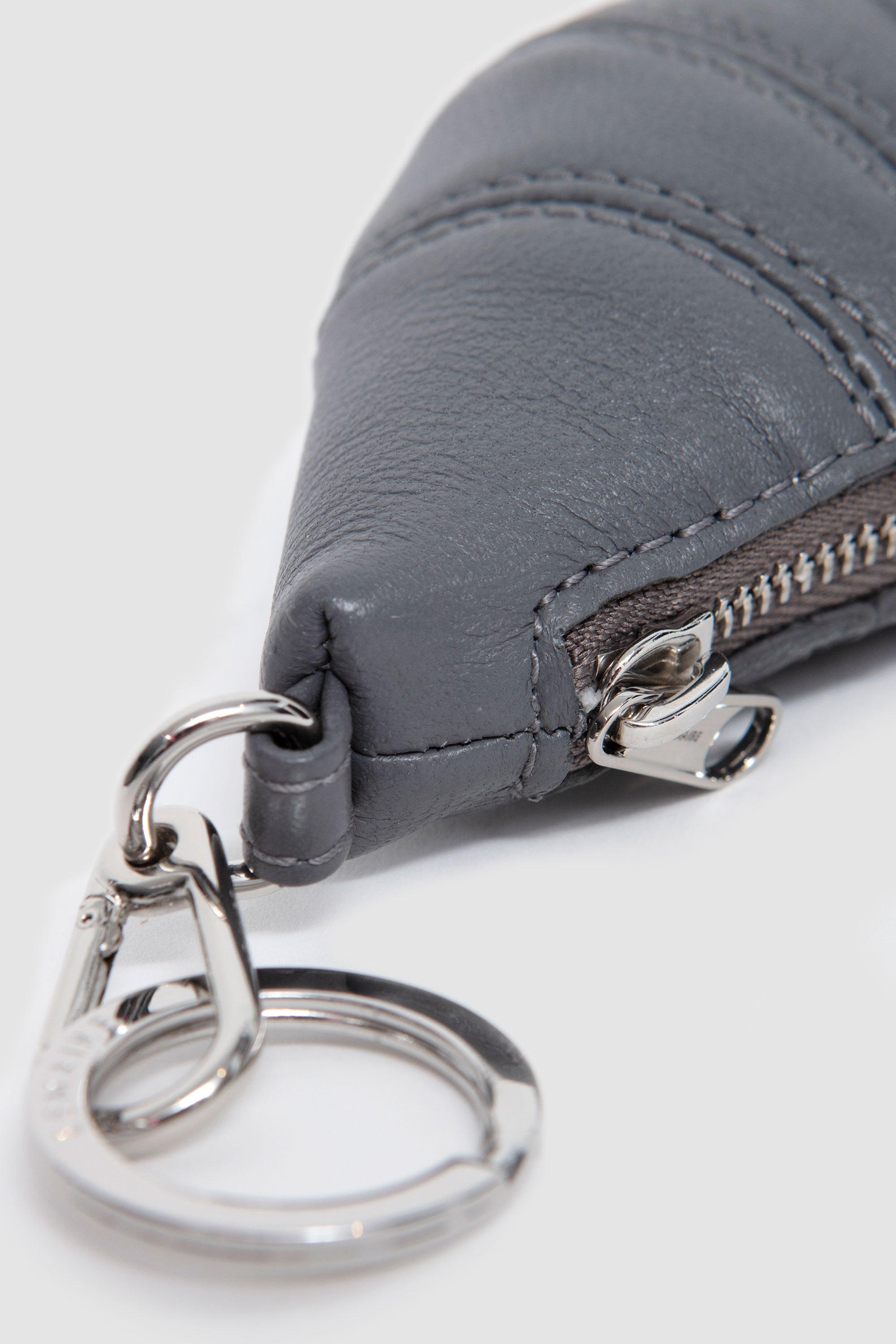 SPORTIVO [Mini croissant keyring smoked pearl]