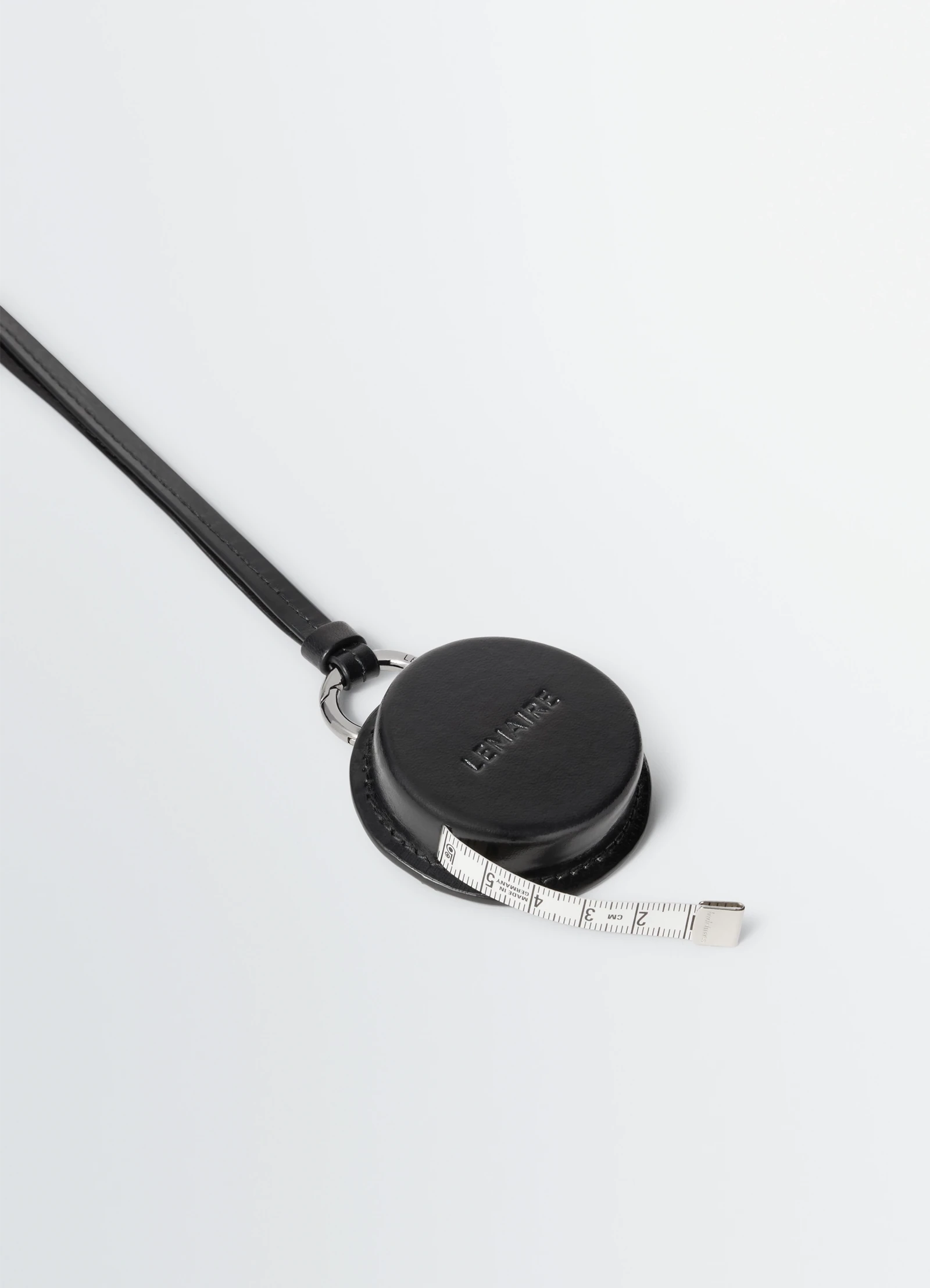 Molded Tape Necklace Black_3
