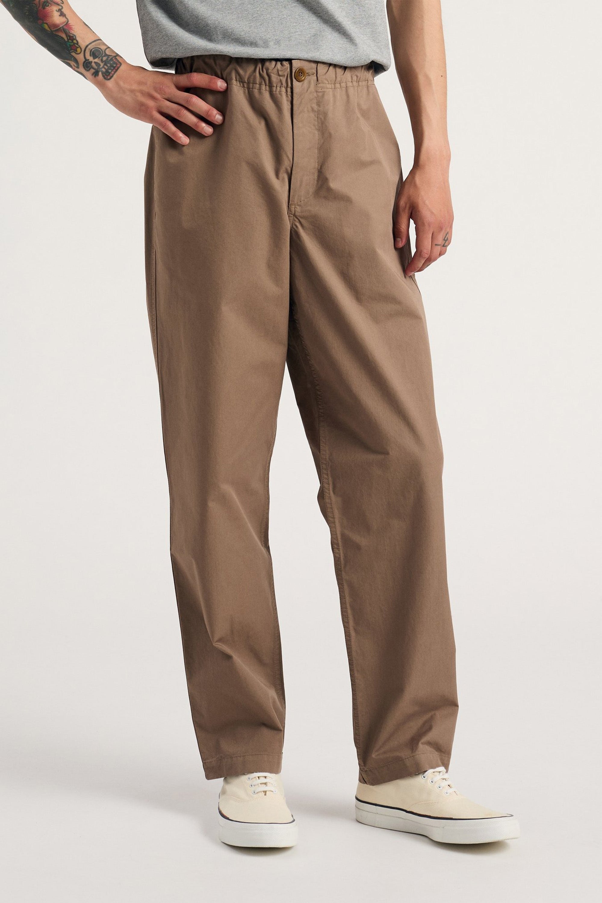 Ezra Regular Mineral Dyed Fine Twill Trousers Walnut_1