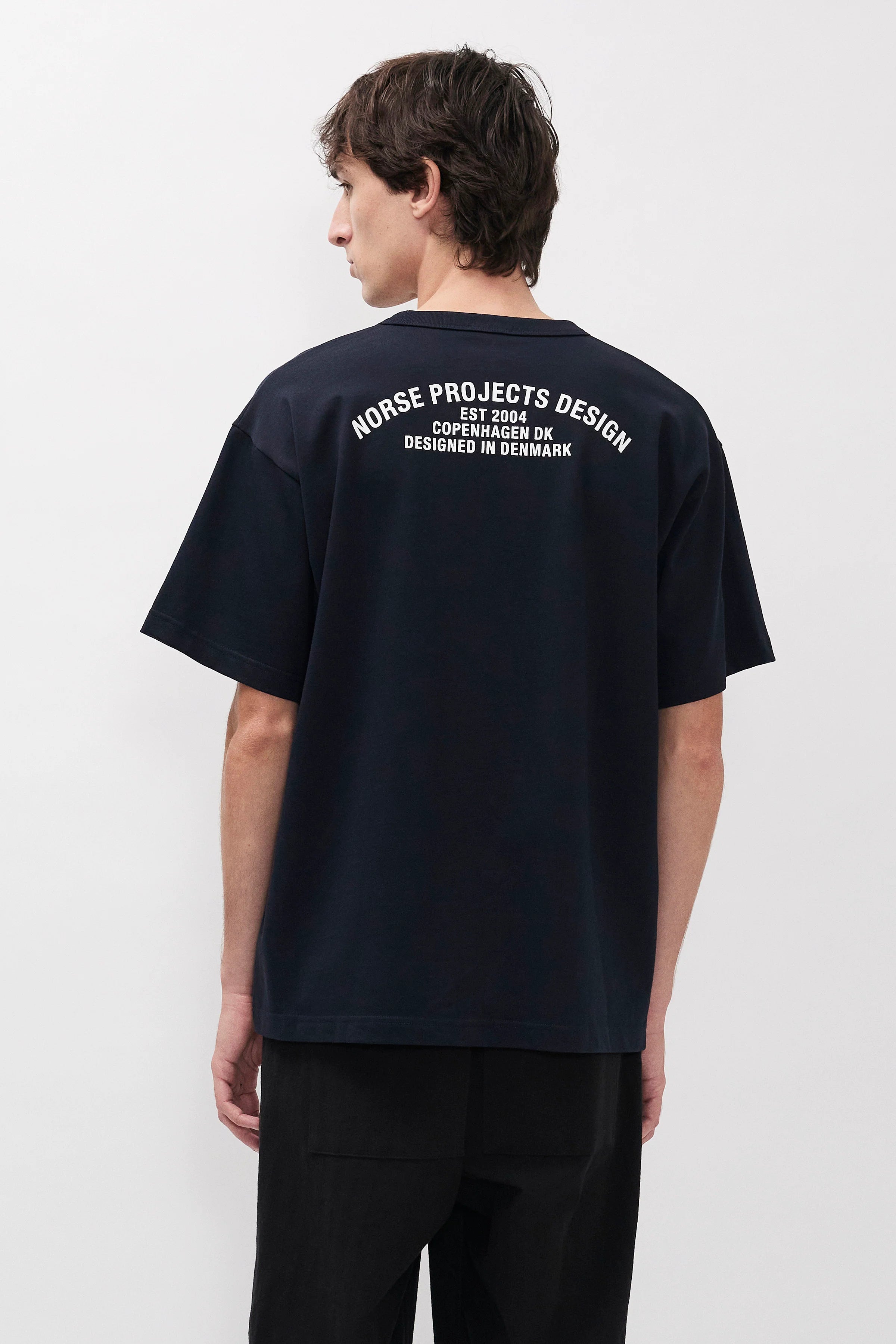 Snekkersten Organic Arch Print T-Shirt Dark Navy_3