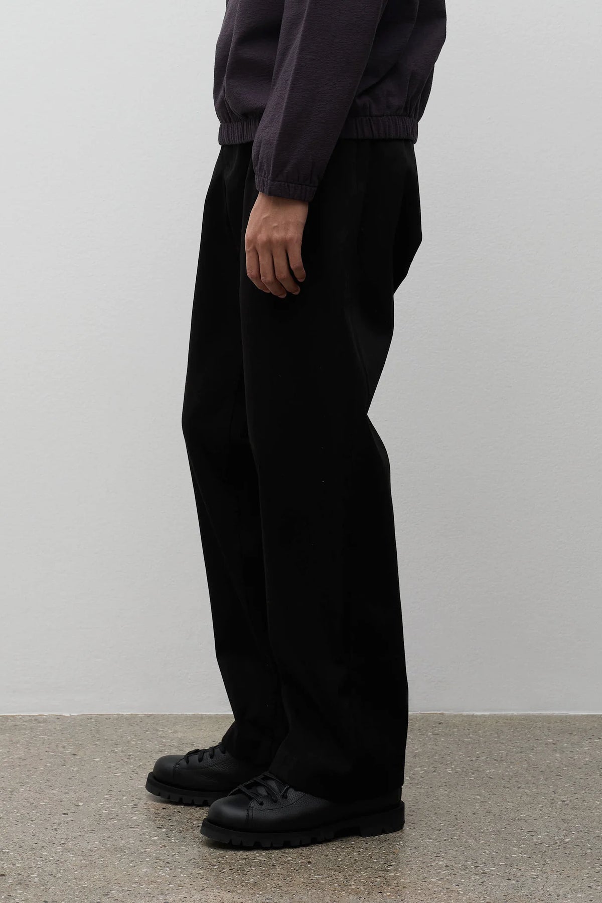 Volda Pleated Cotton Twill Trouser Black_3