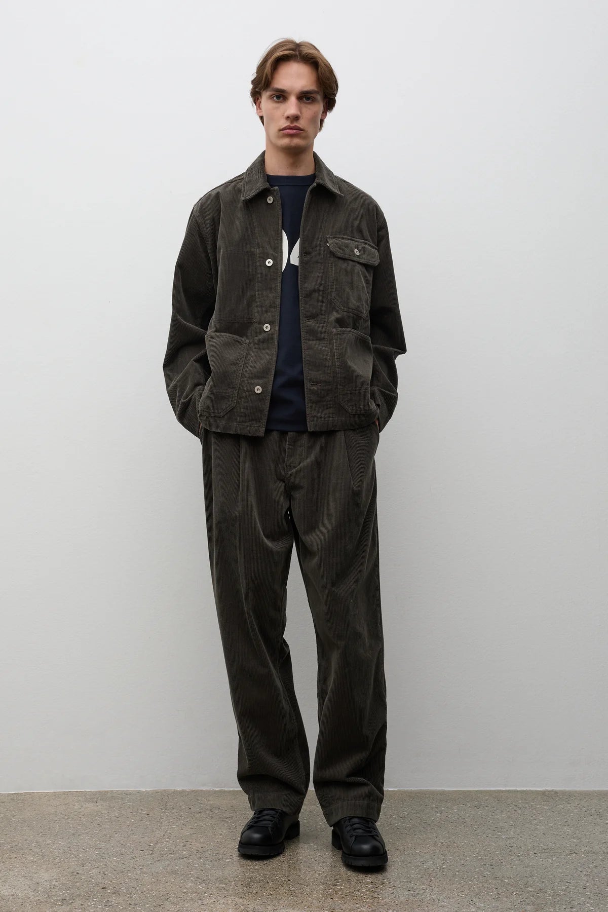 Volda Pleated Wide Wale Corduroy Trouser Beluga_3