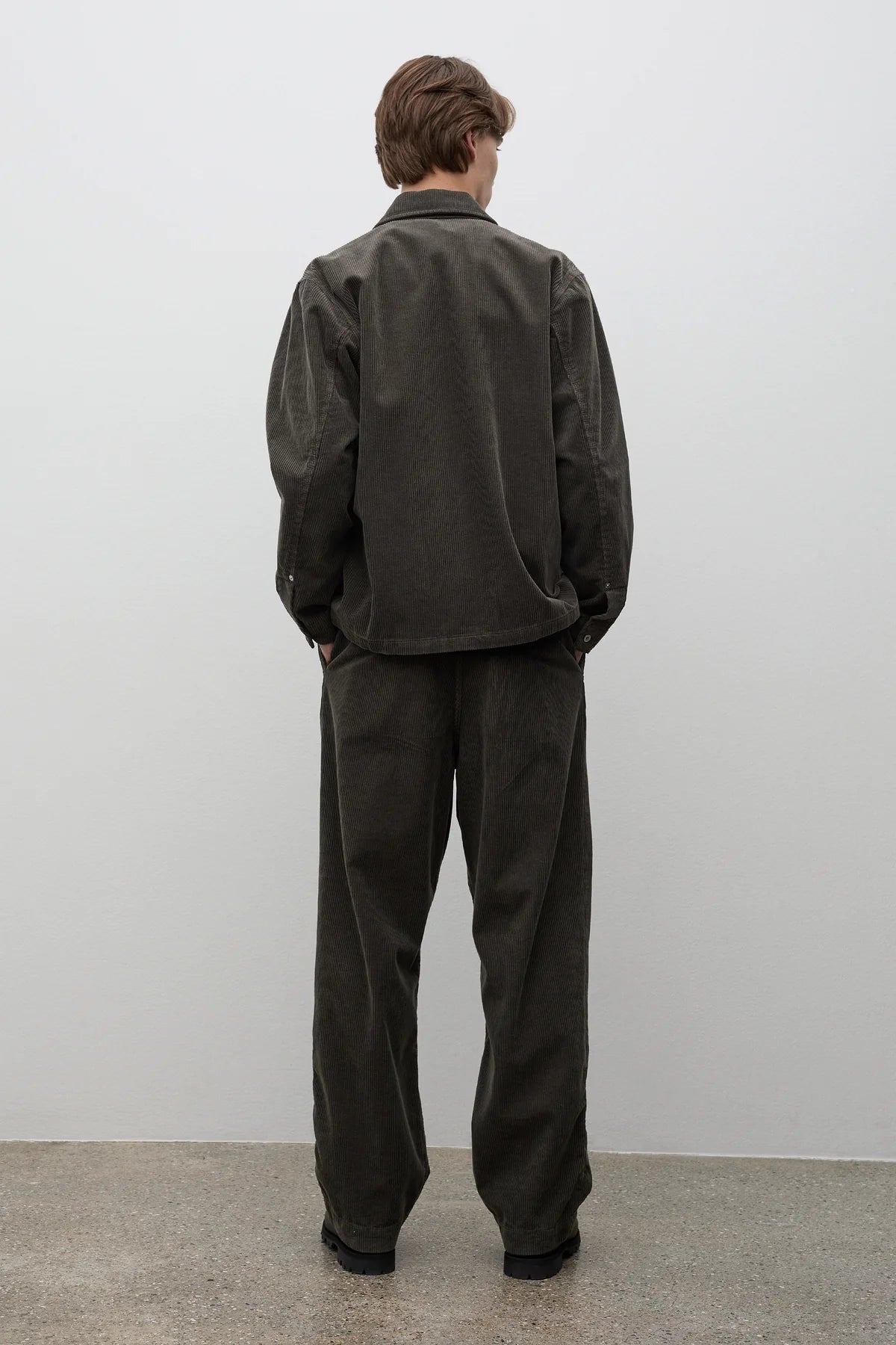 Volda Pleated Wide Wale Corduroy Trouser Beluga_4