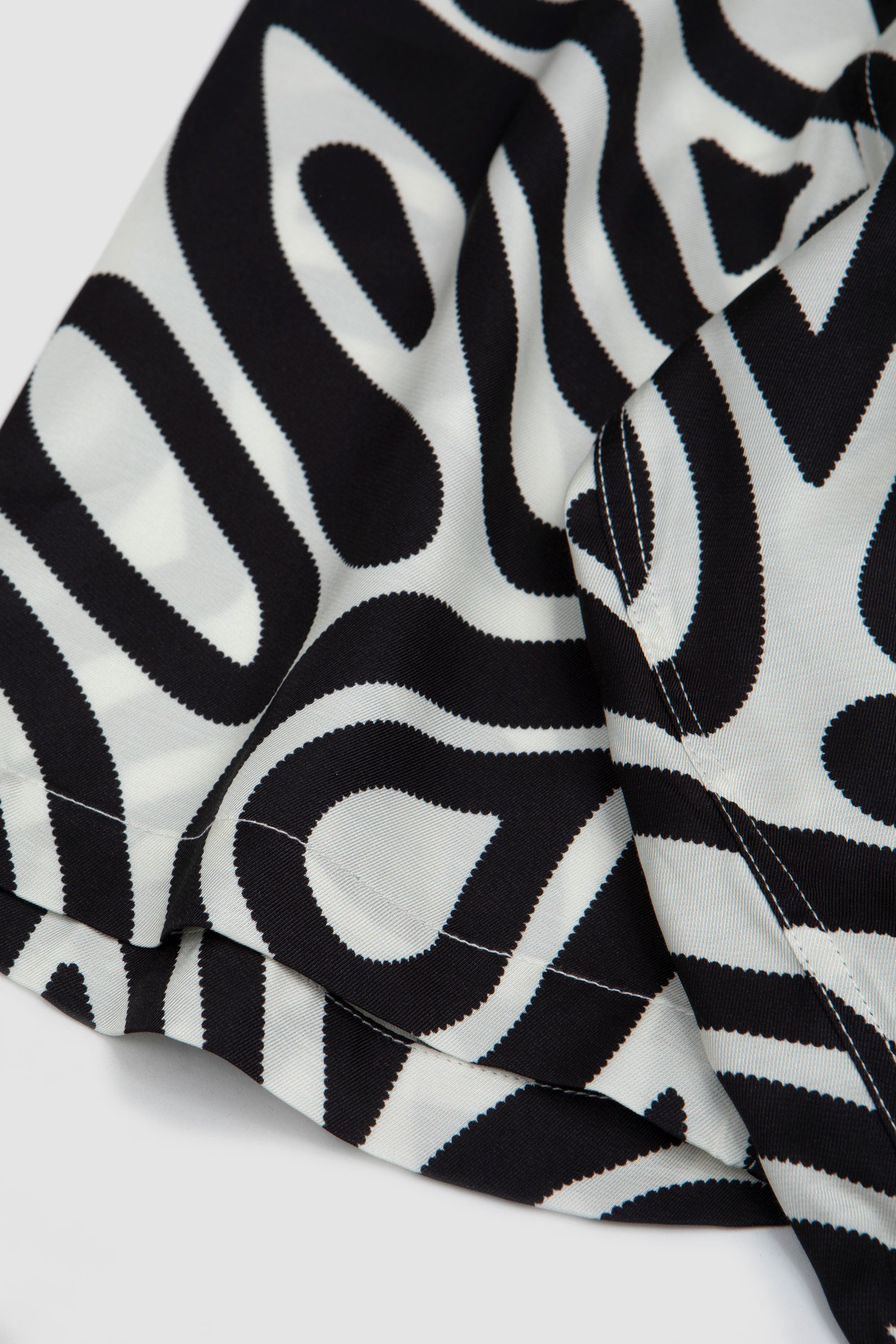 Eren SS Poska Print Shirt Black/ Ecru