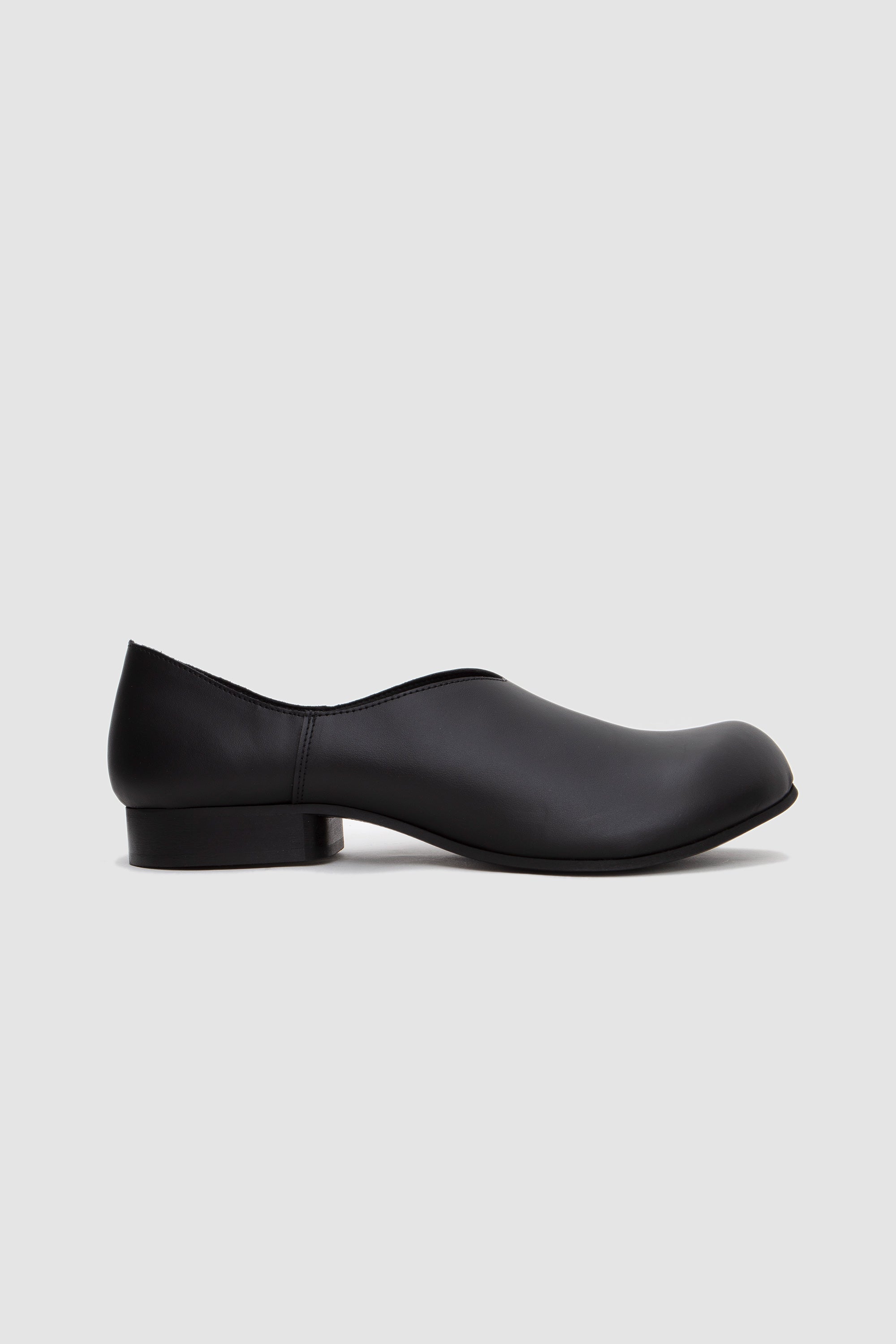 067 Clog Black_1