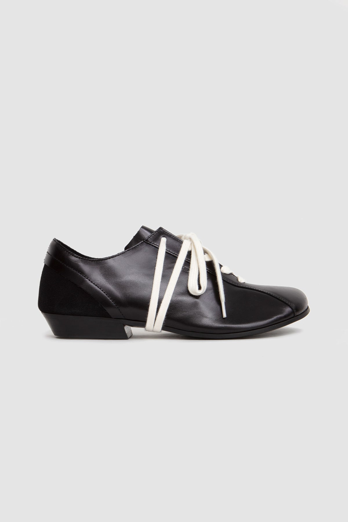 081 Cascade Black