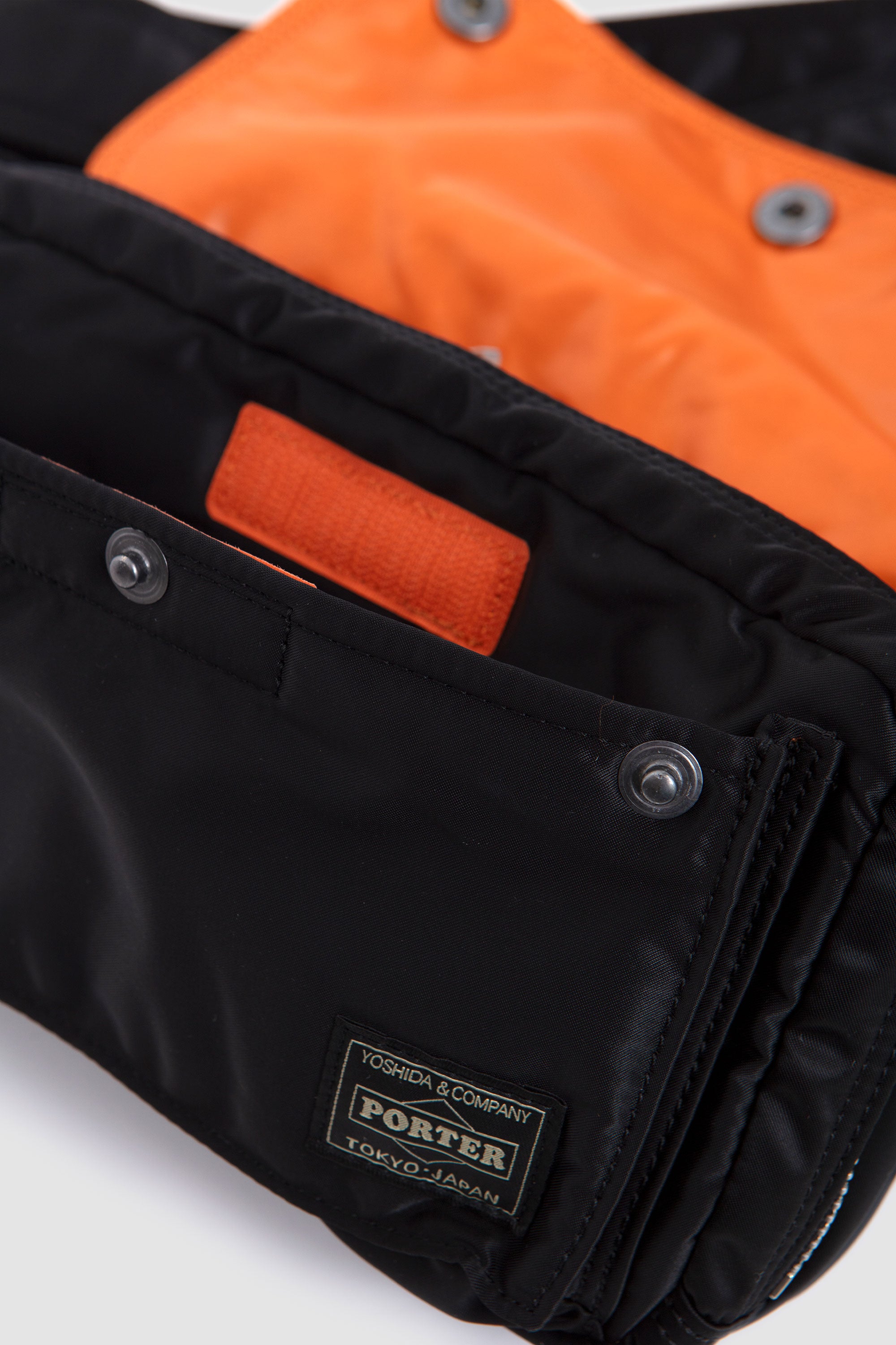 SPORTIVO [Tanker envelope bag black]