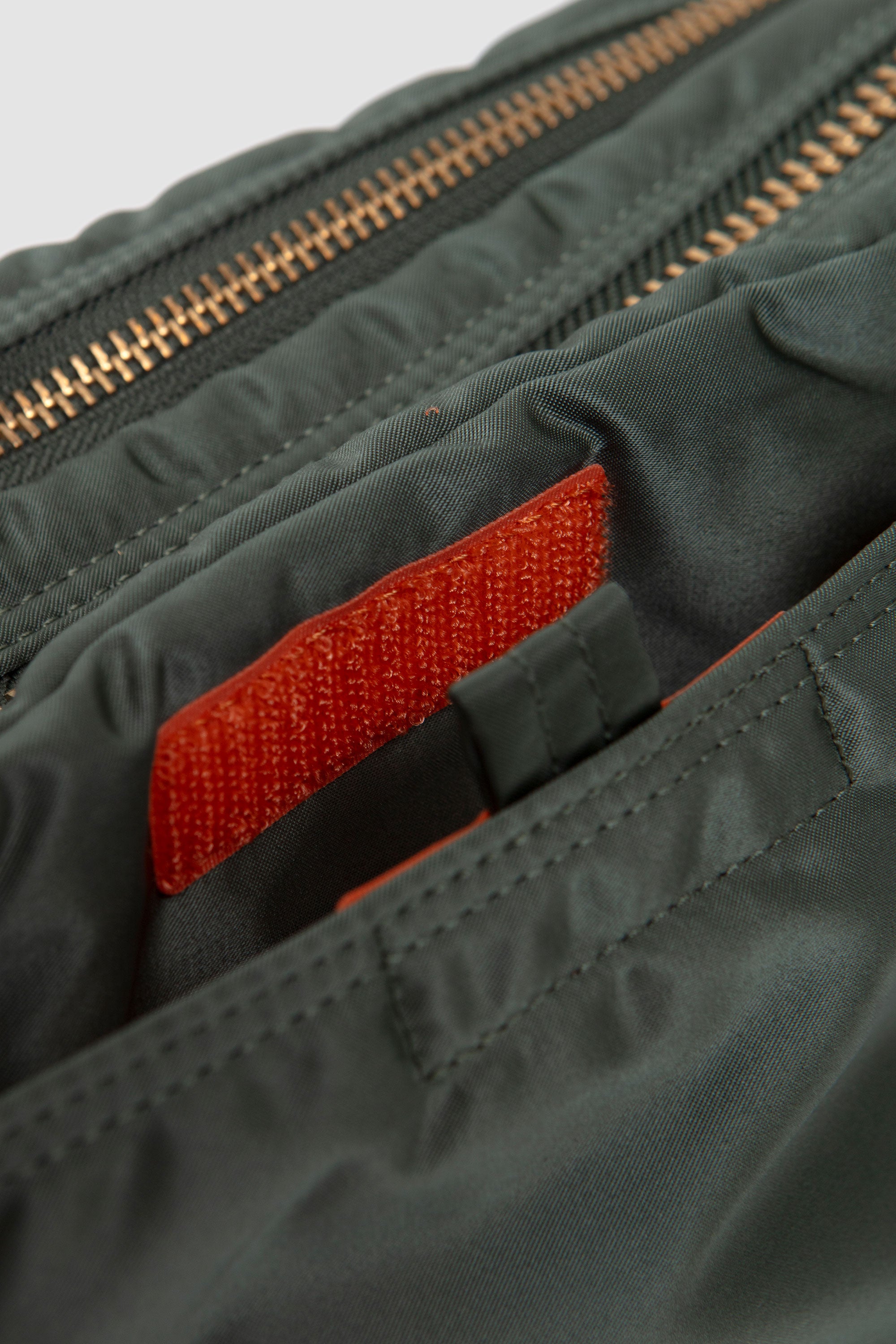 Tanker Sling Bag W-Zip Sage Green_3