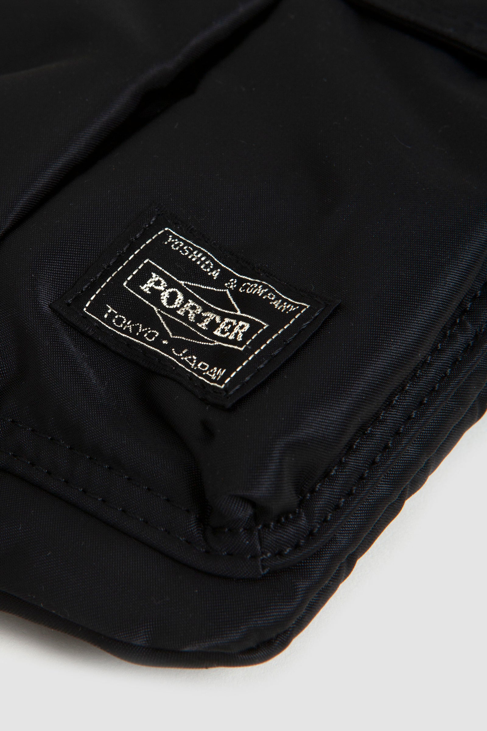 SPORTIVO [Howl helmet mini bag black]