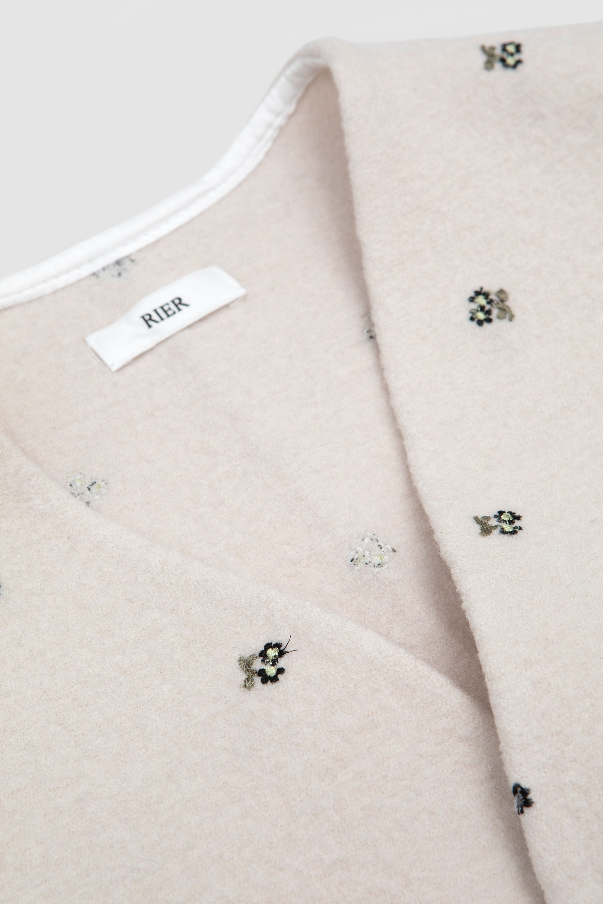 SPORTIVO [Flowers felted walker gilet white]