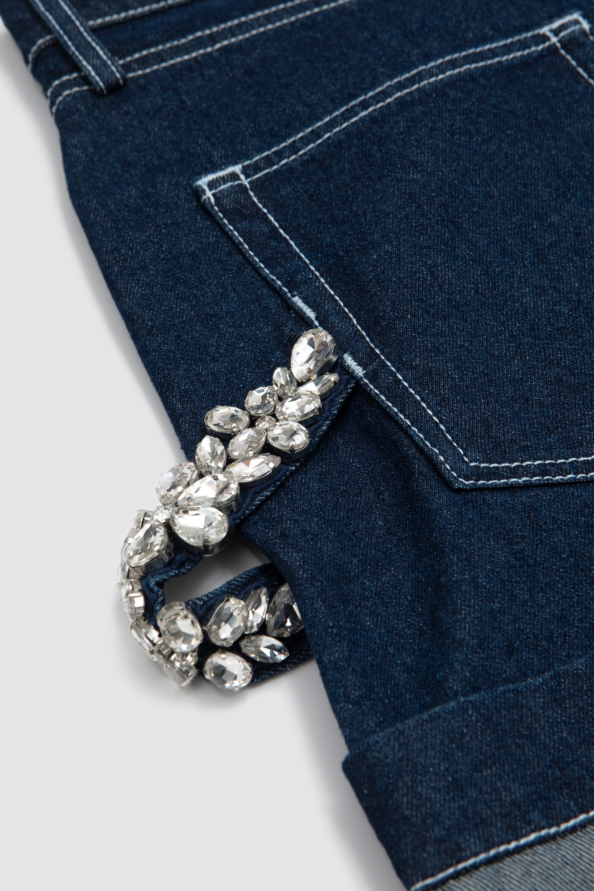 SPORTIVO [Embellished wide leg puddle denim shorts indigo/ clear]