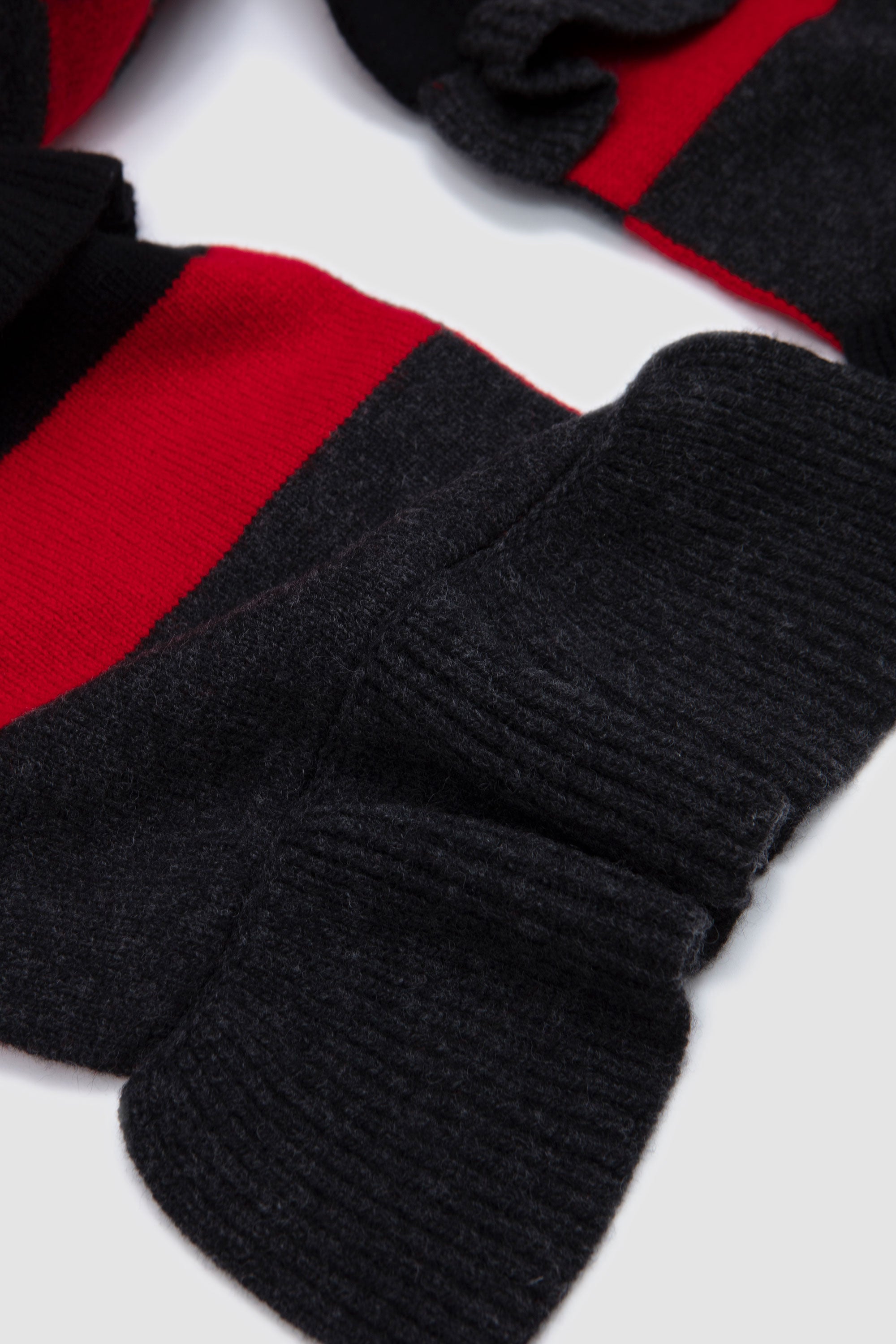 Ruffle Graphic Logo Knit Scarf Charcoal/ Red/ Black_4