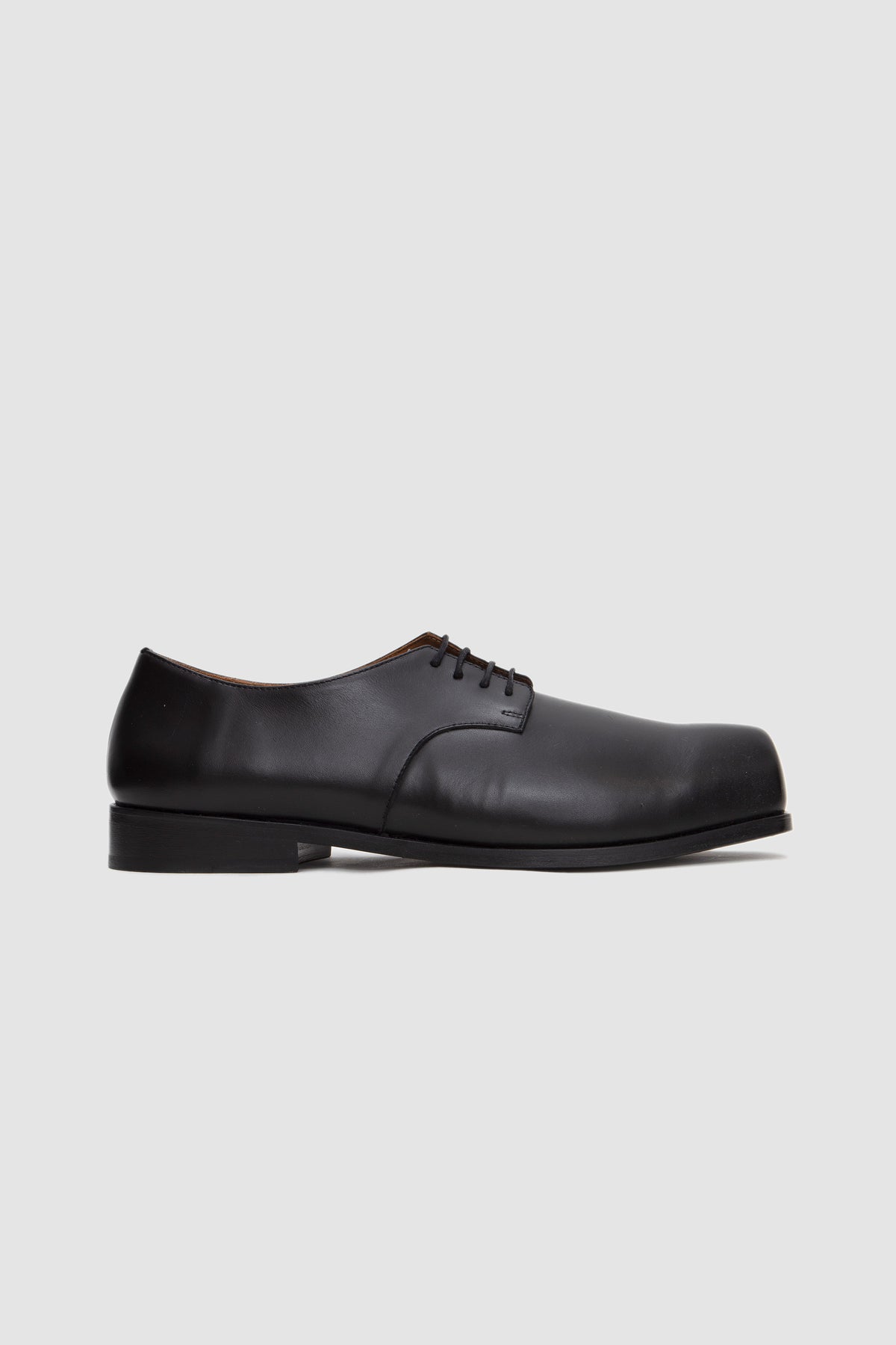 Hannes Derby Black