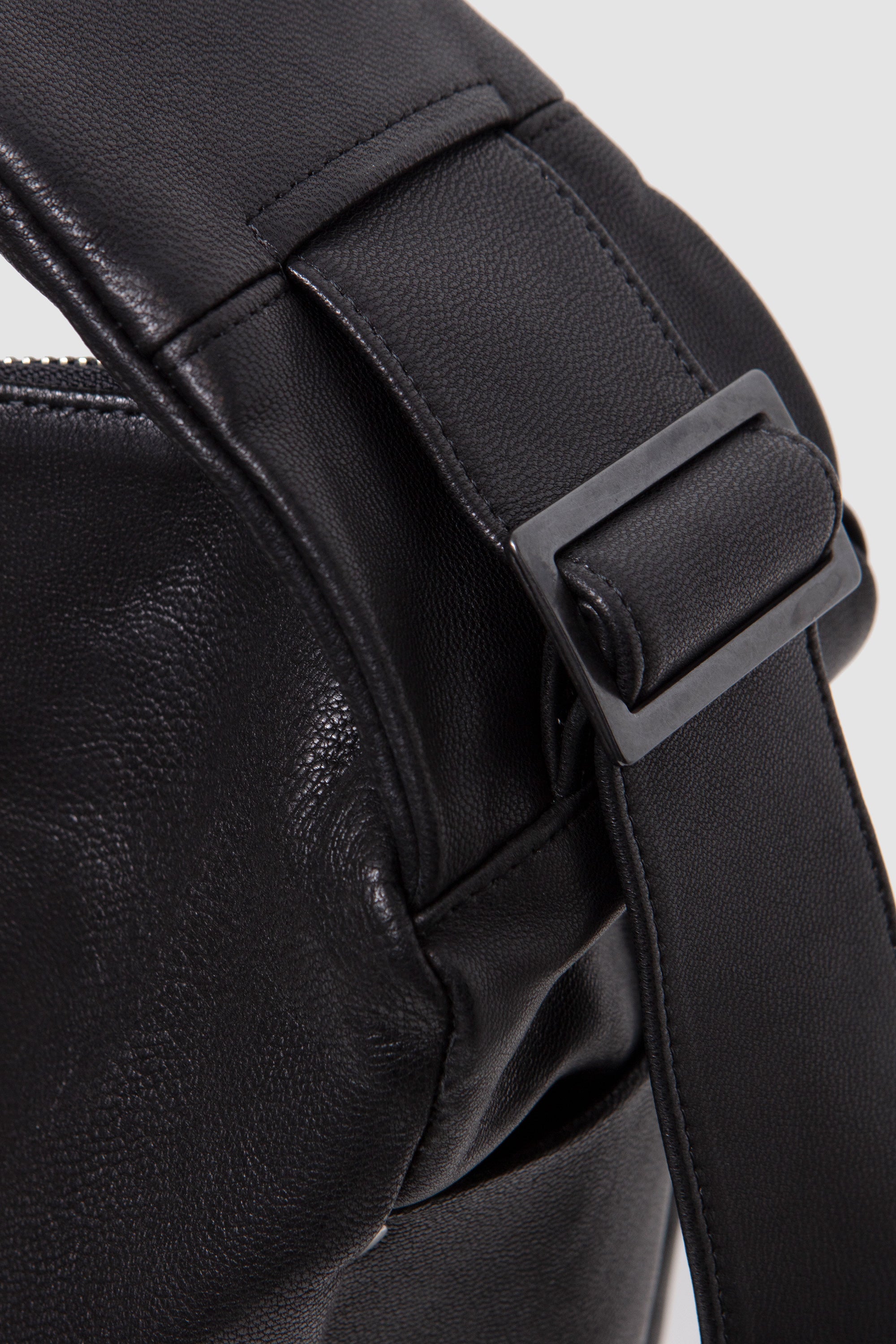 Shirring Handle Leather Shoulder Bag Black