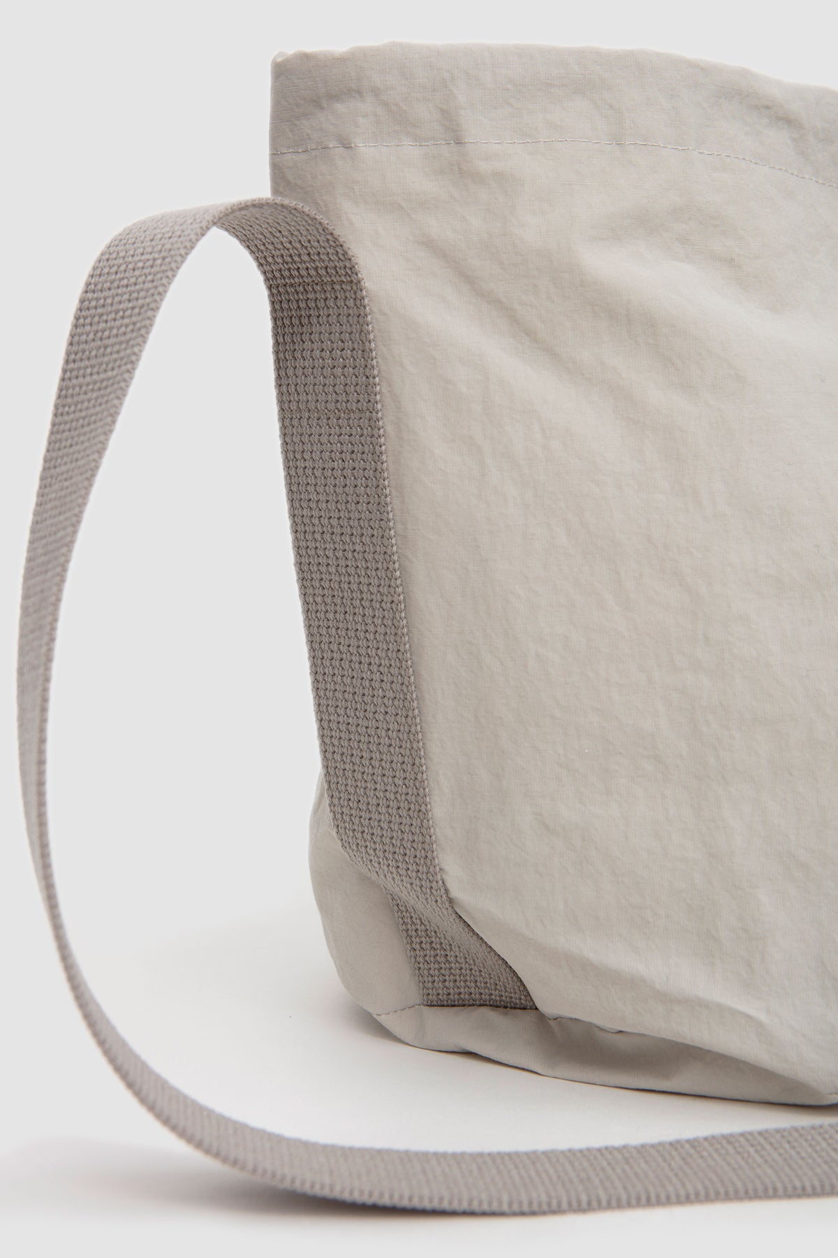 One Shoulder String Bag Taupe_4