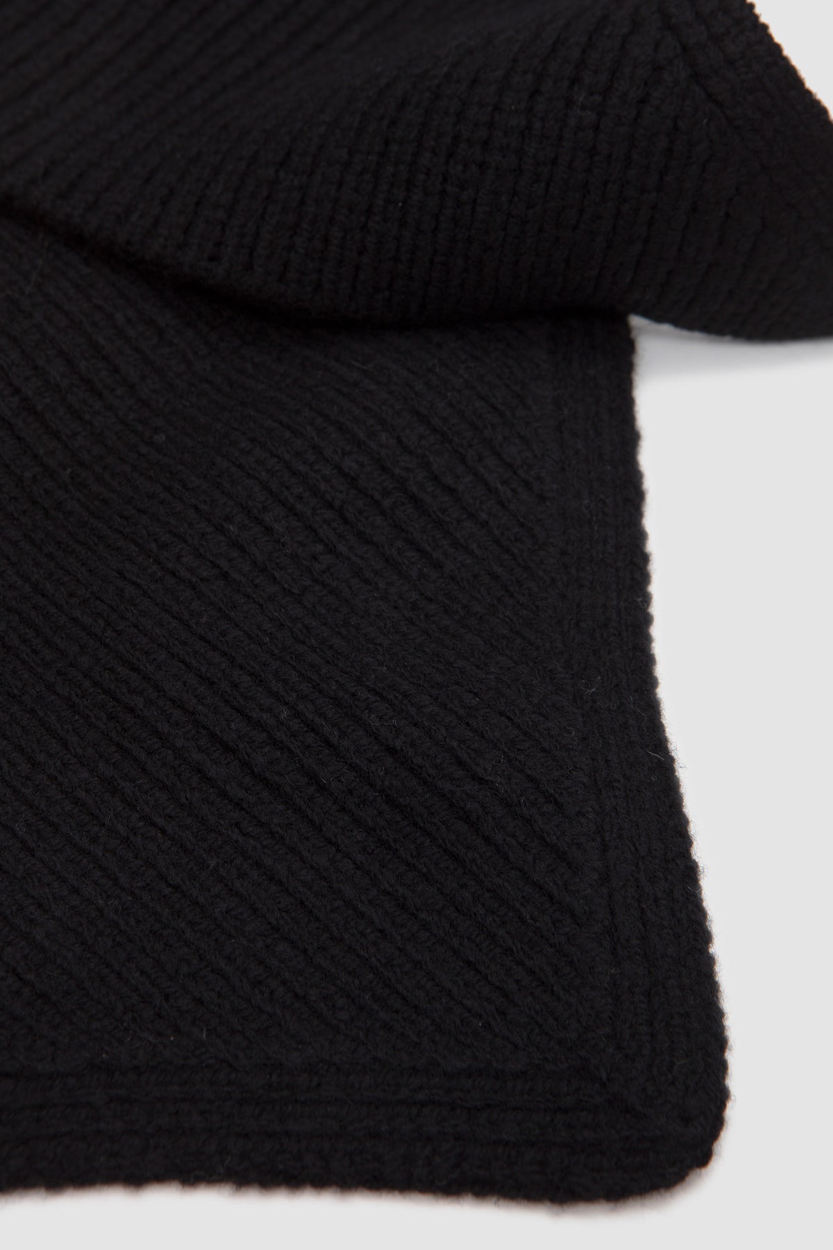 Pythagoras Scarf Black_4