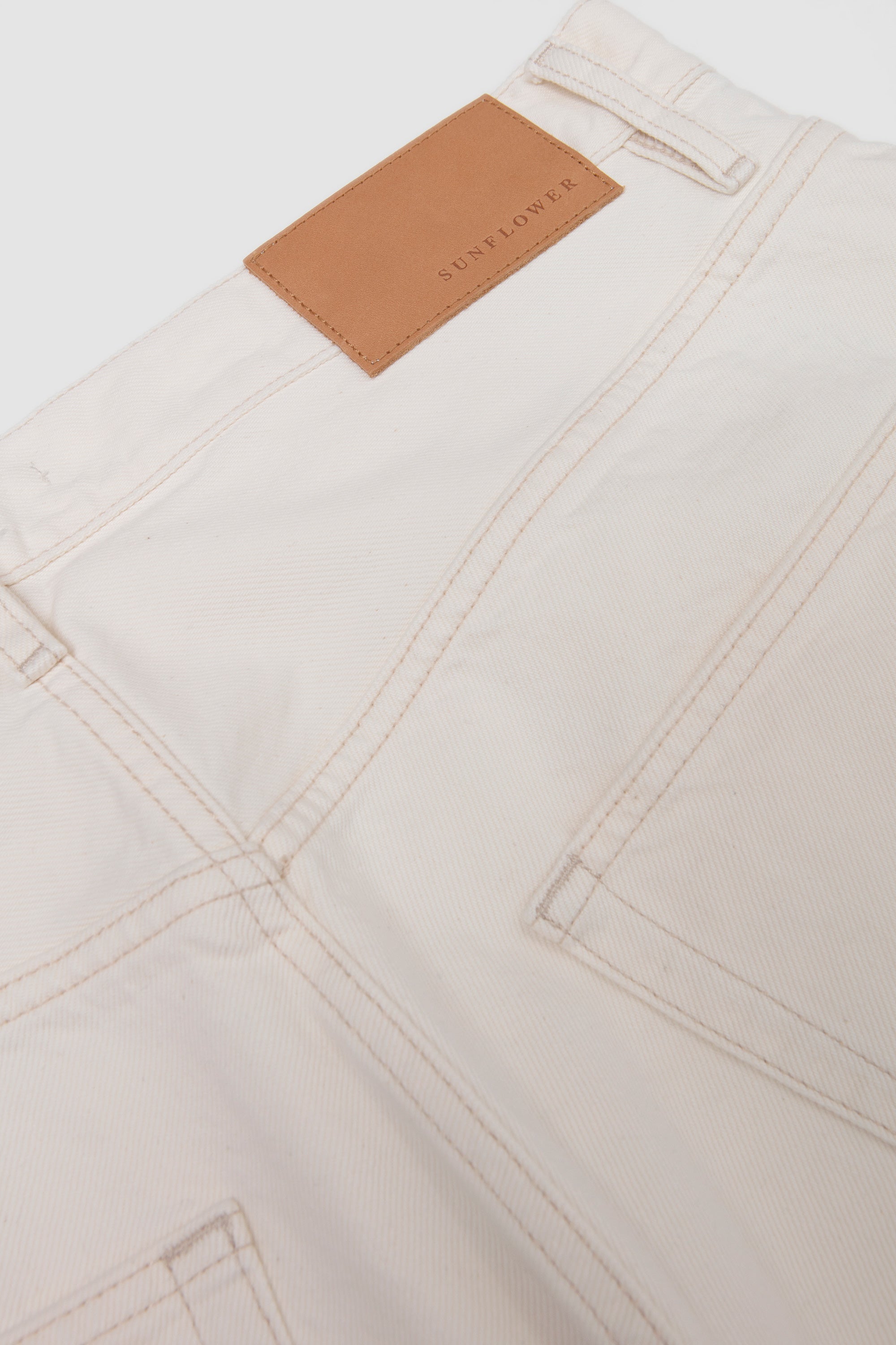 Wide Twist Short Vintage White